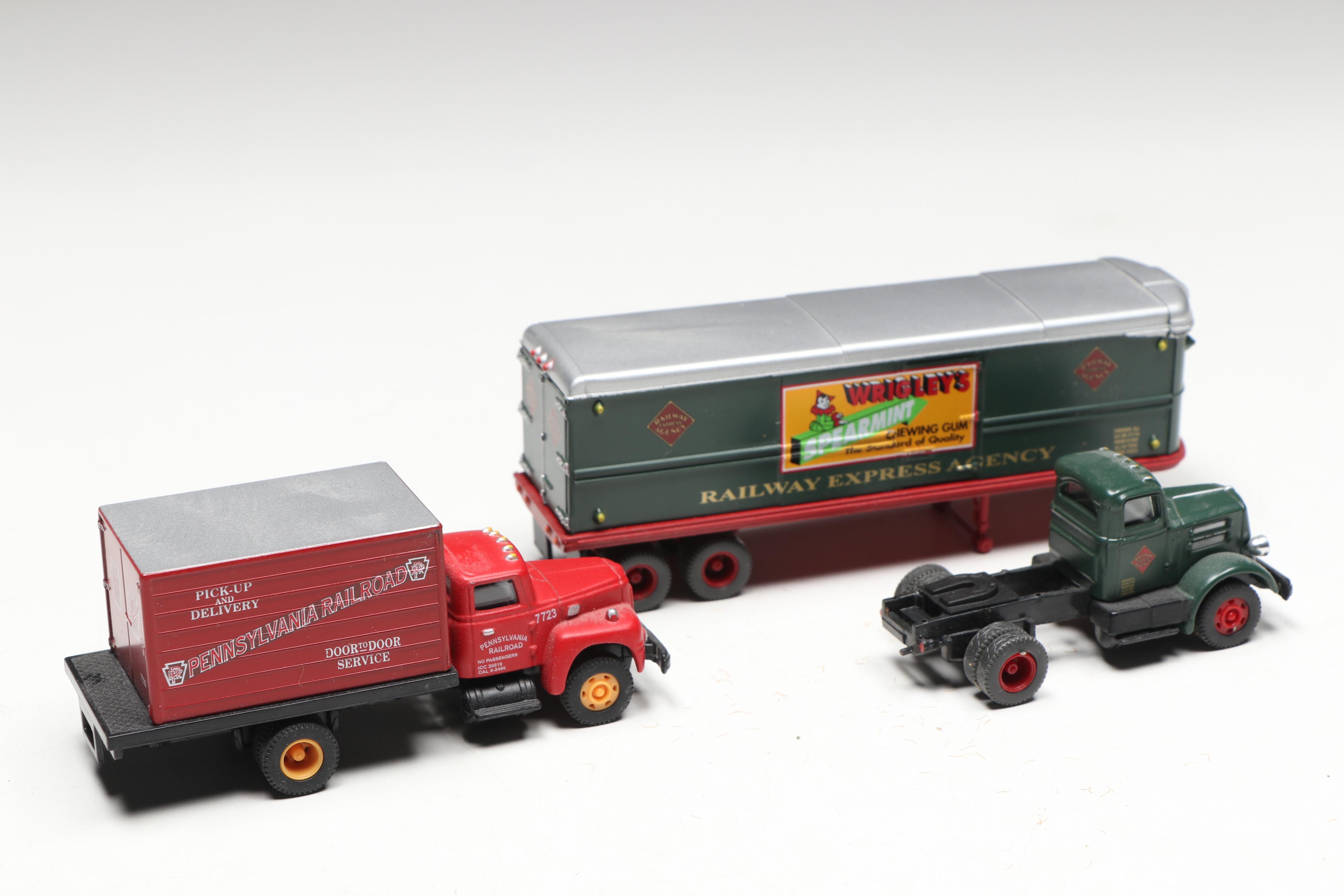 CMW Railway Express Agency with Other Train Prop Trucks