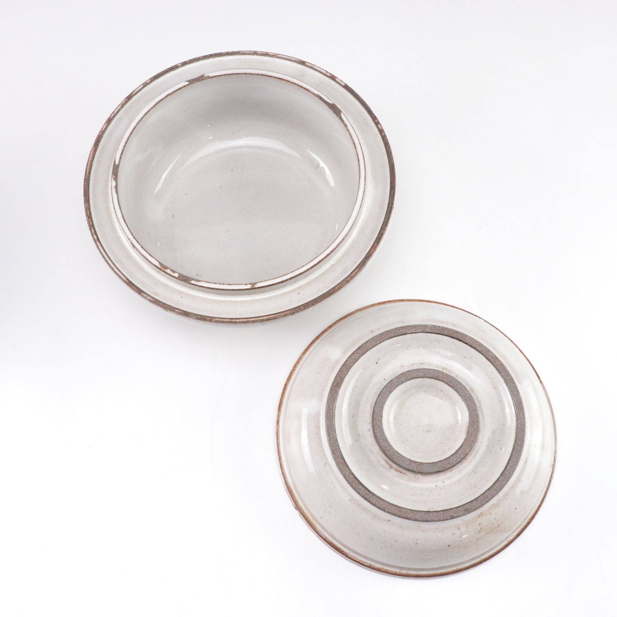 STOGO Denmark Ceramic Casserole and Serving Bowl with Eight Plates