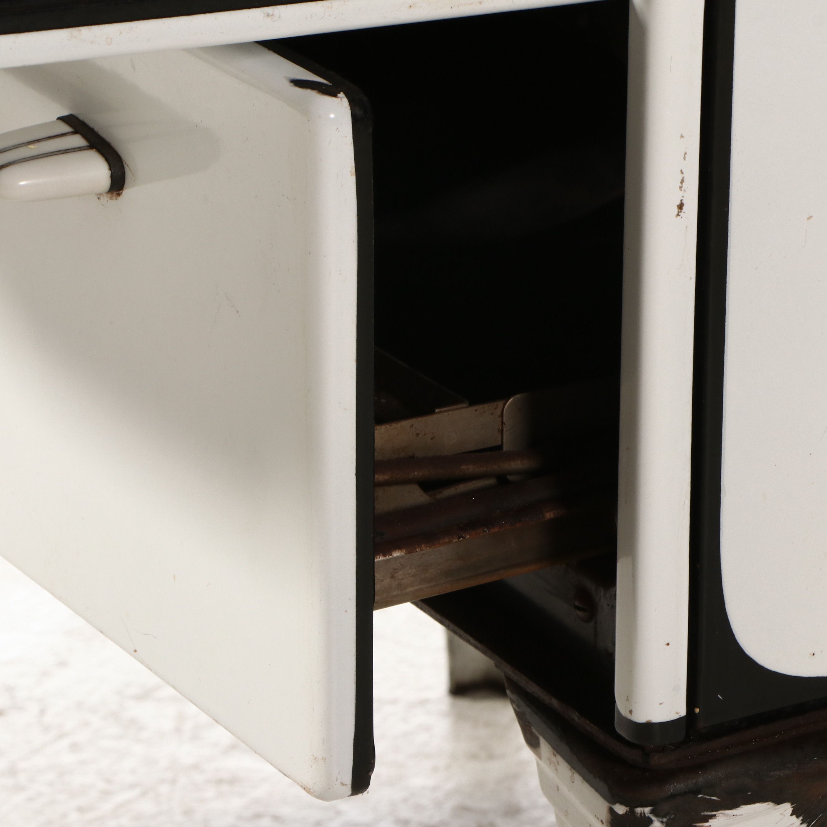 Estate Art Deco Enameled Steel Gas Stove, Early to Mid 20th-Century