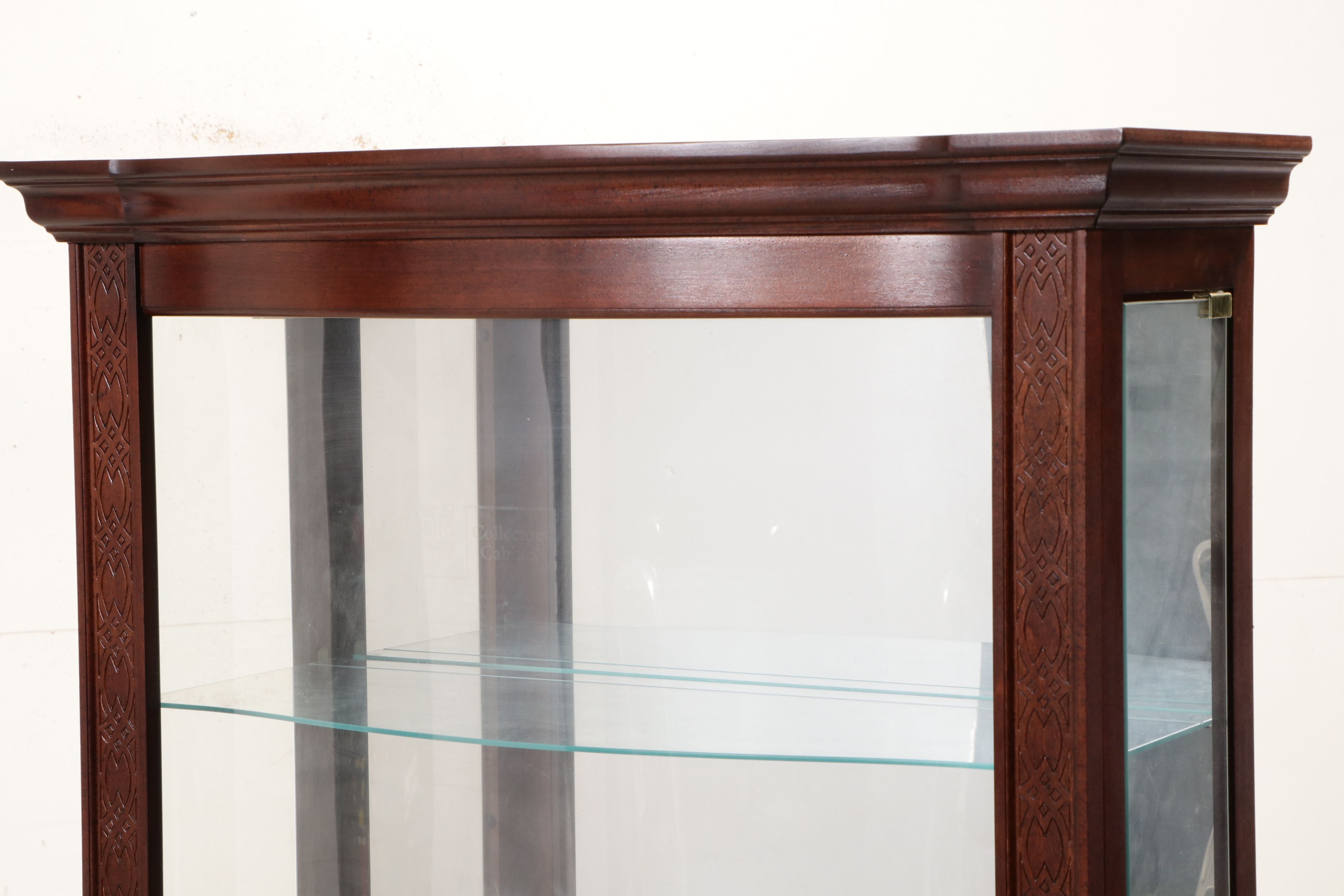 Pulaski Chippendale Style Carved Mahogany Illuminated Display Cabinet