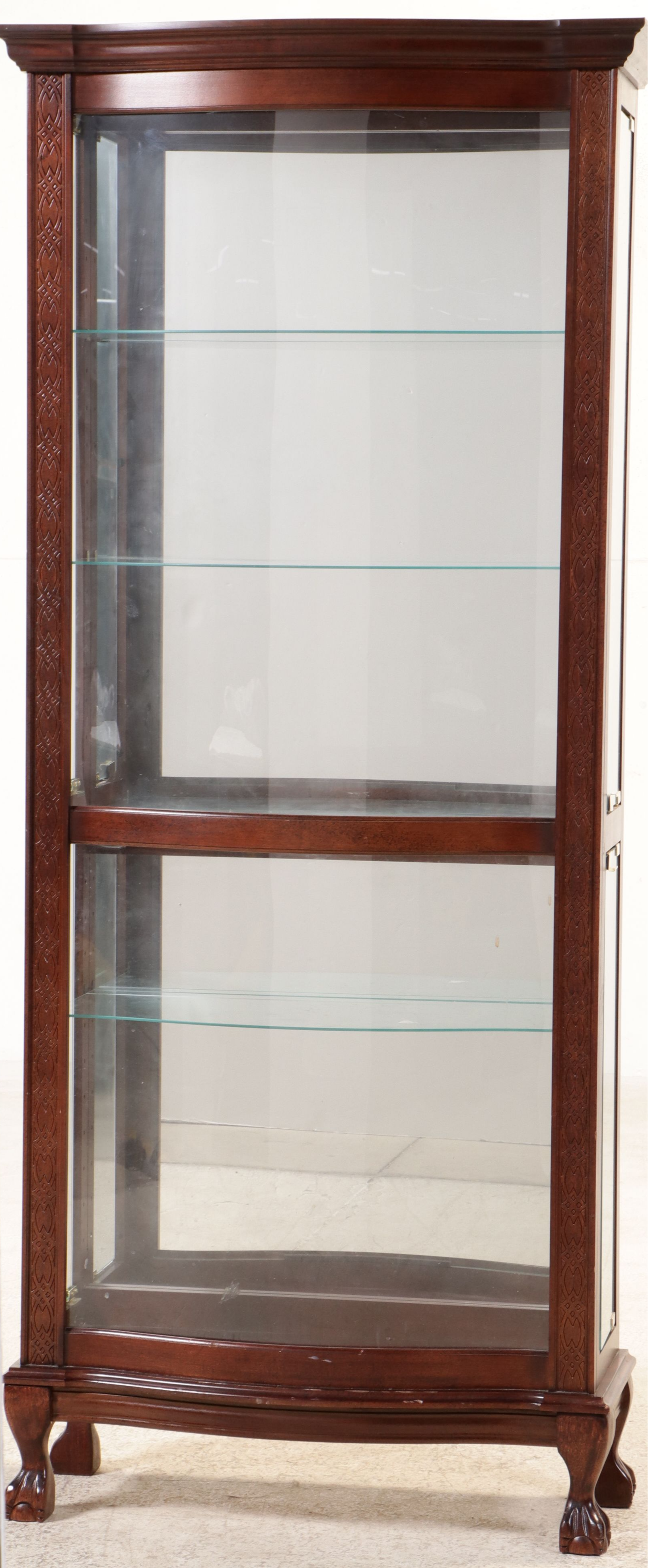 Pulaski Chippendale Style Carved Mahogany Illuminated Display Cabinet