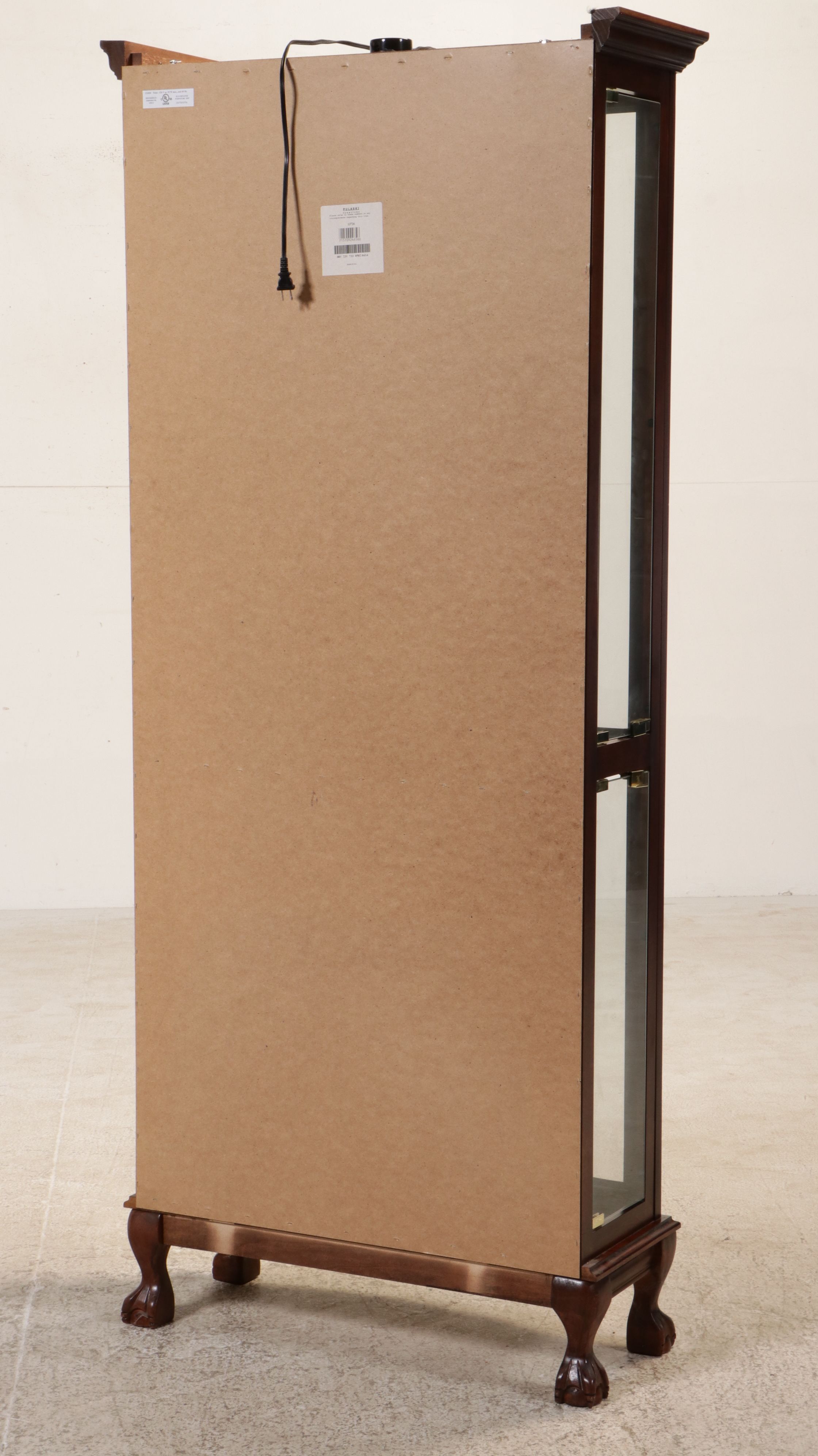 Pulaski Chippendale Style Carved Mahogany Illuminated Display Cabinet