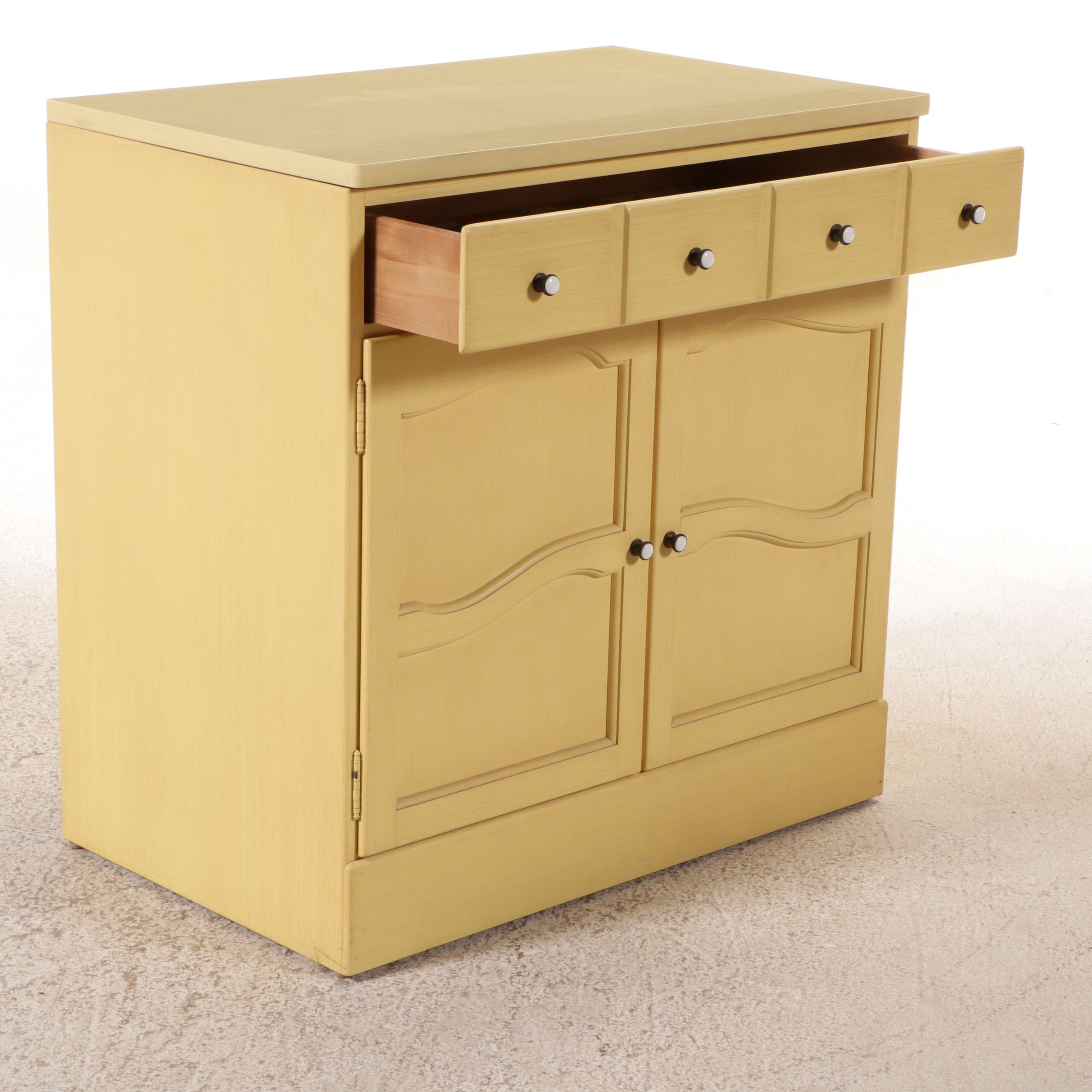 Ethan Allen Colonial Style Yellow Painted Wood Bedroom Suite, Mid–Late 20th C.