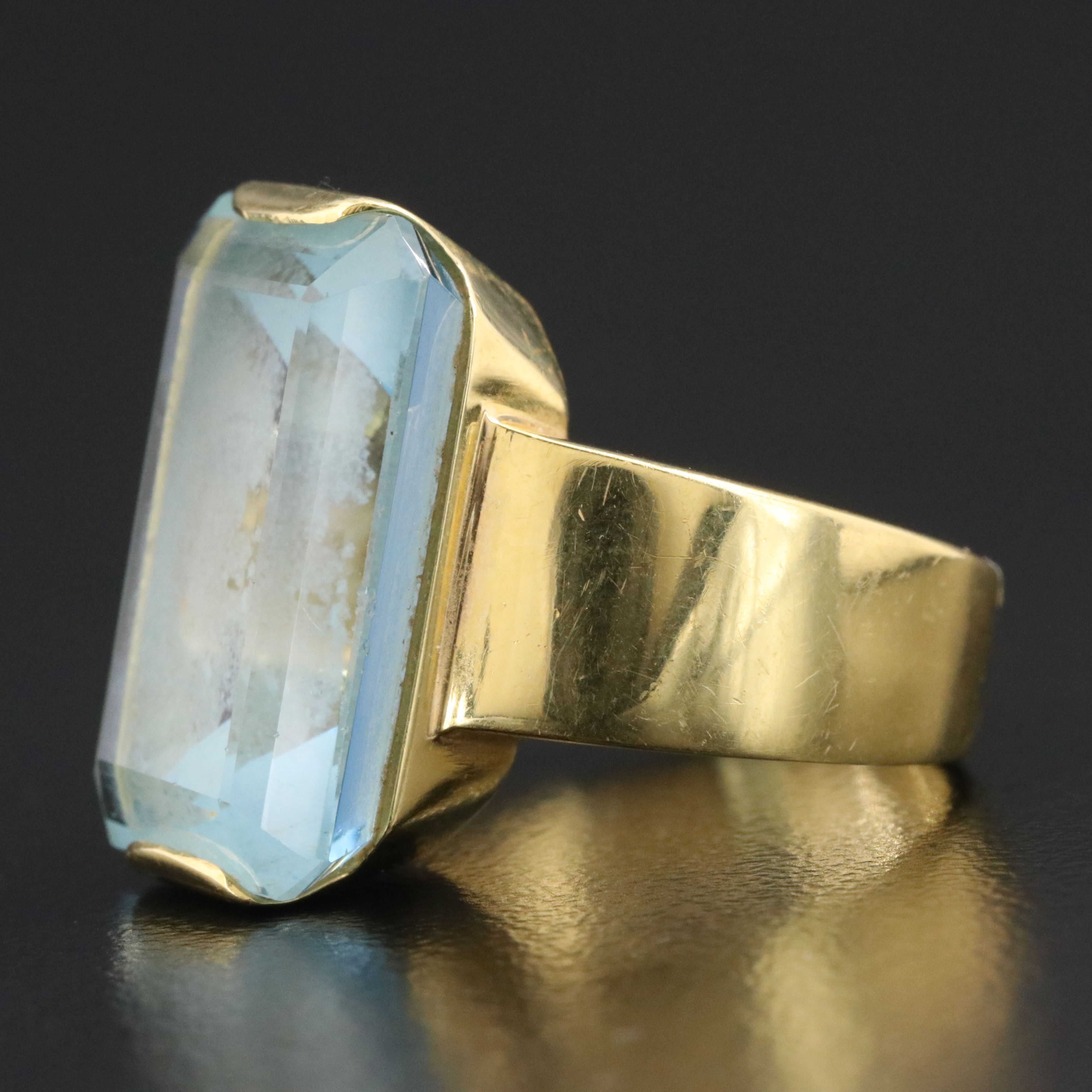 18K 13.01 CT Aquamarine Ring