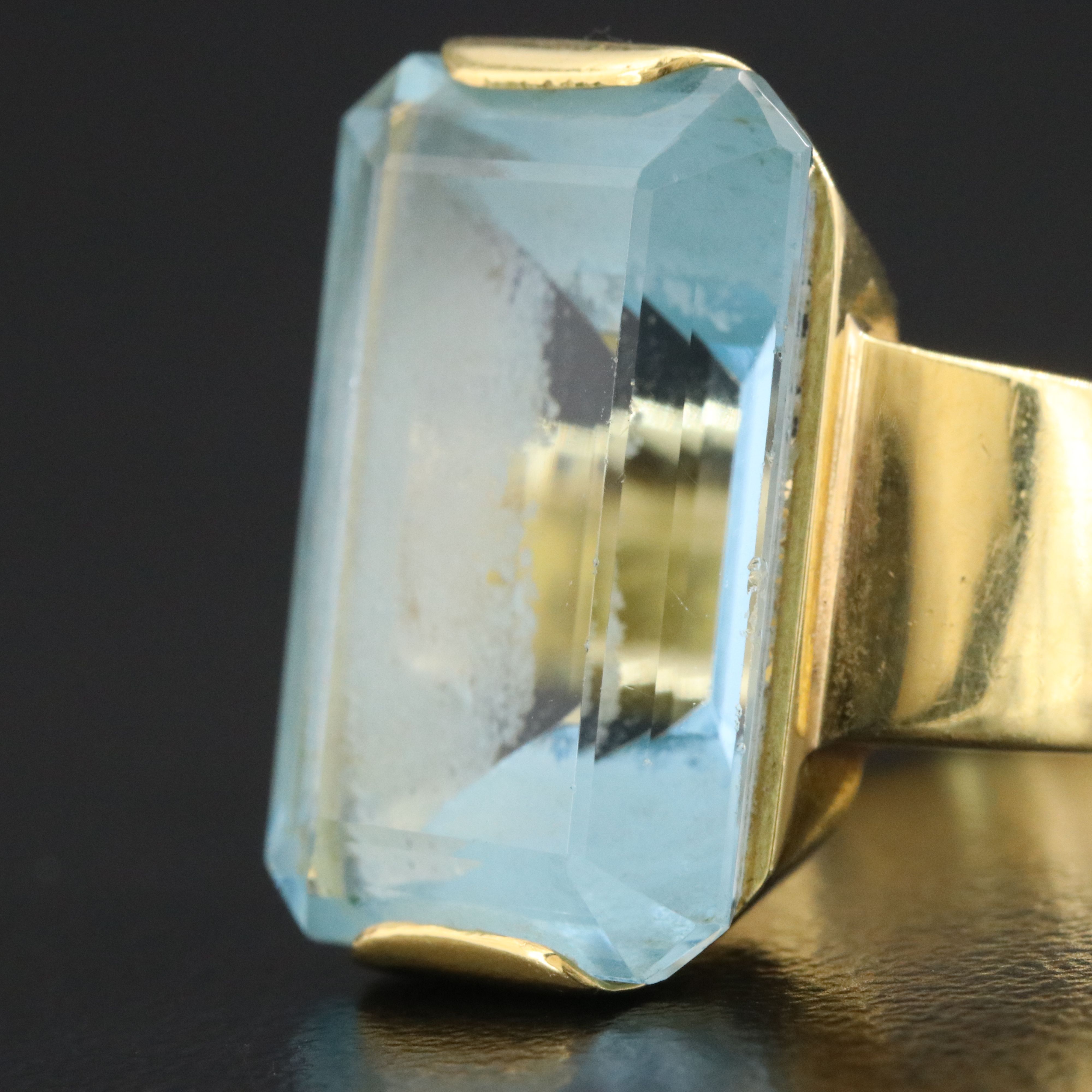 18K 13.01 CT Aquamarine Ring