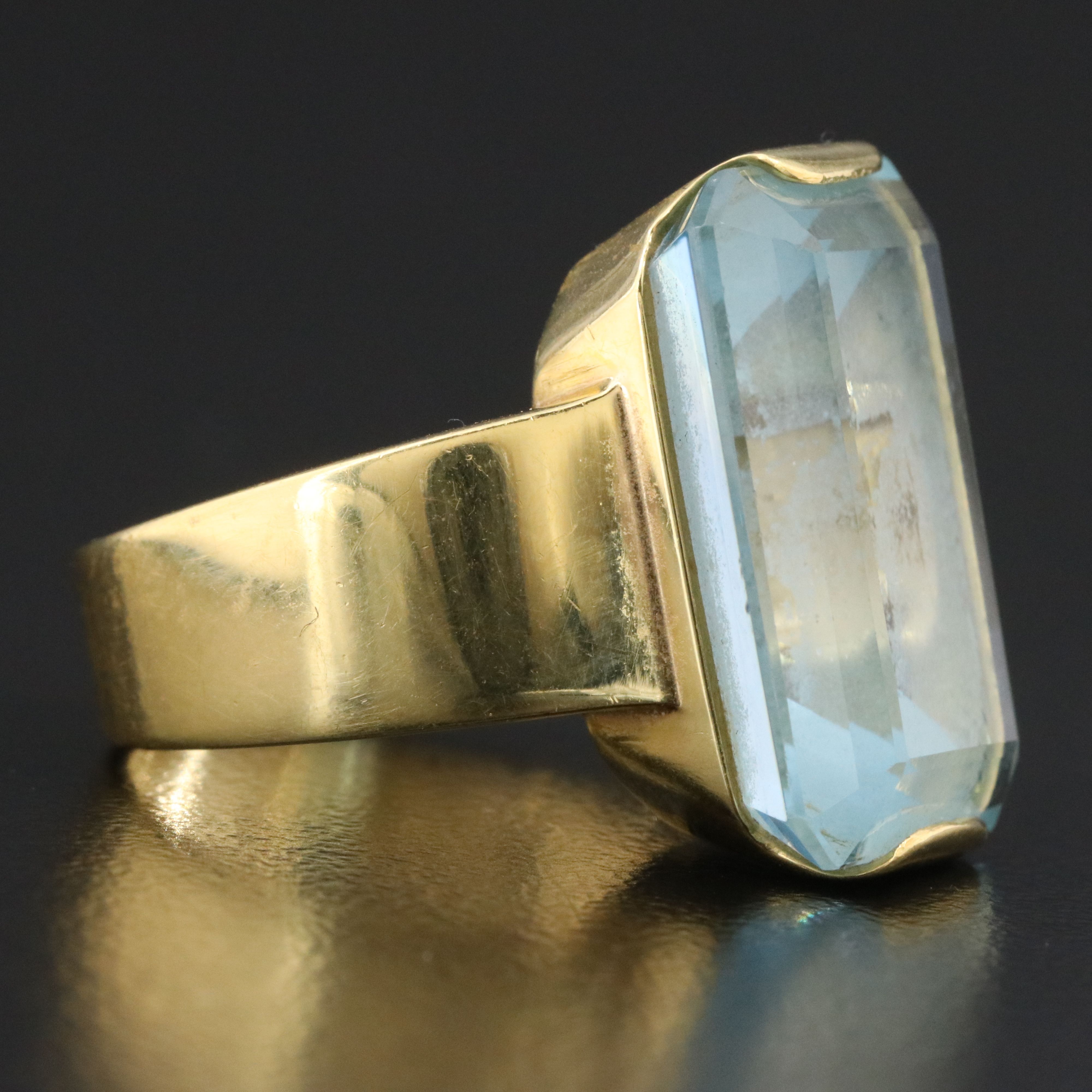 18K 13.01 CT Aquamarine Ring