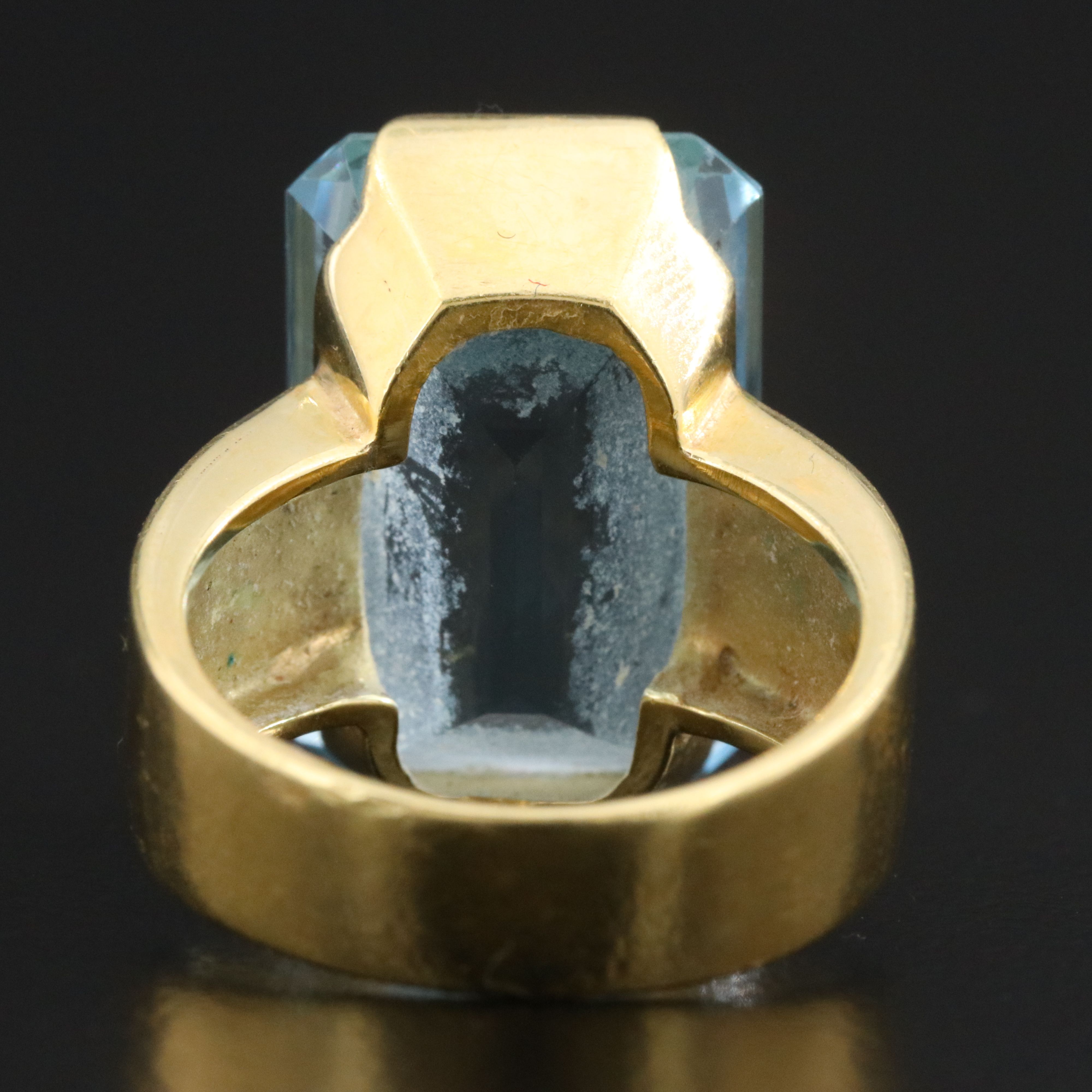 18K 13.01 CT Aquamarine Ring