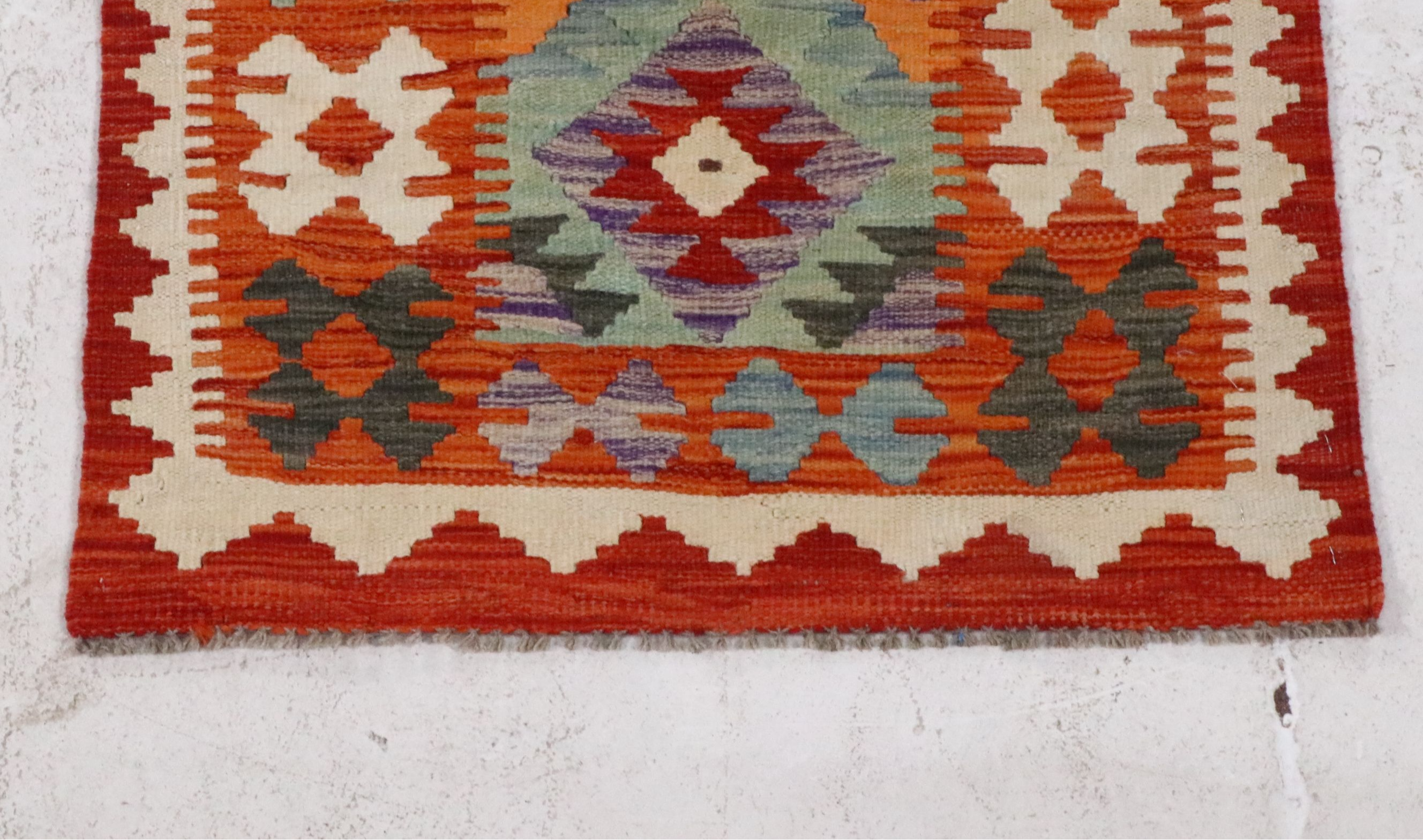 2'6 x 10'2 Handwoven Pakistani Kilim Carpet Runner