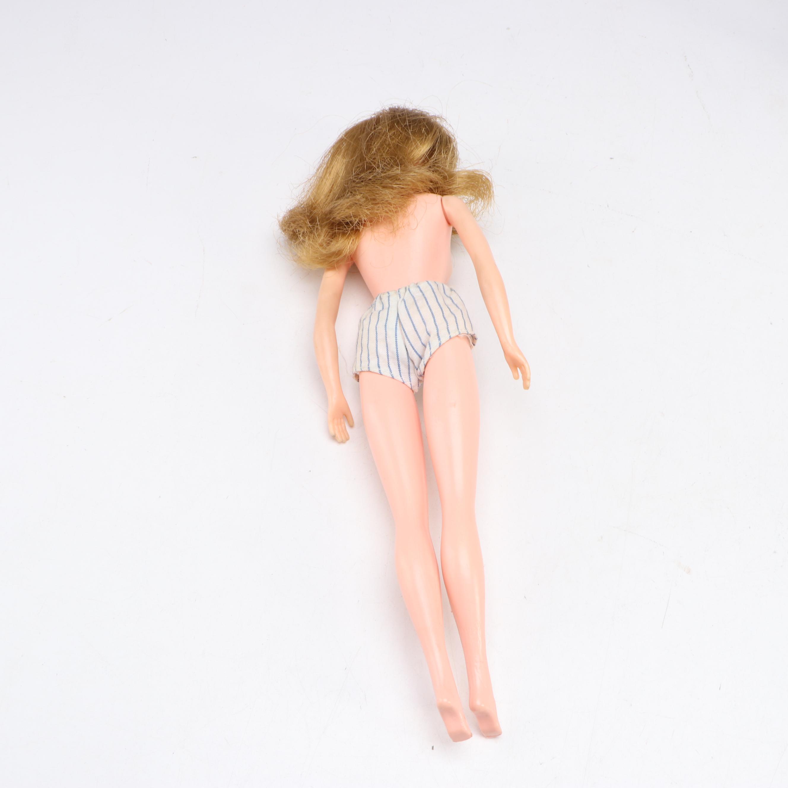 Mattel "Fashion Queen" Barbie with "Color and Curl" and Other Accessories