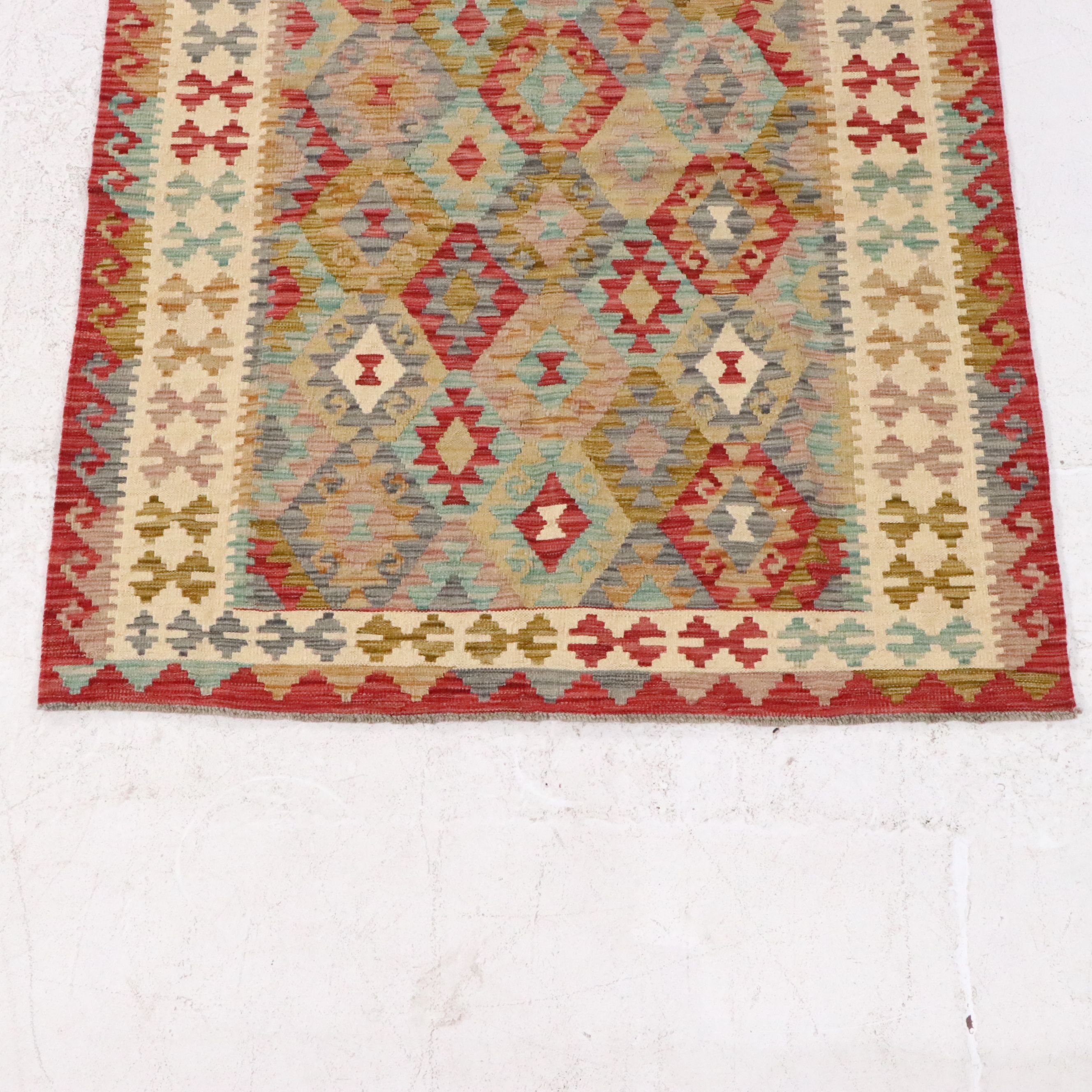5'1 x 6'10 Handwoven Pakistani Kilim Area Rug