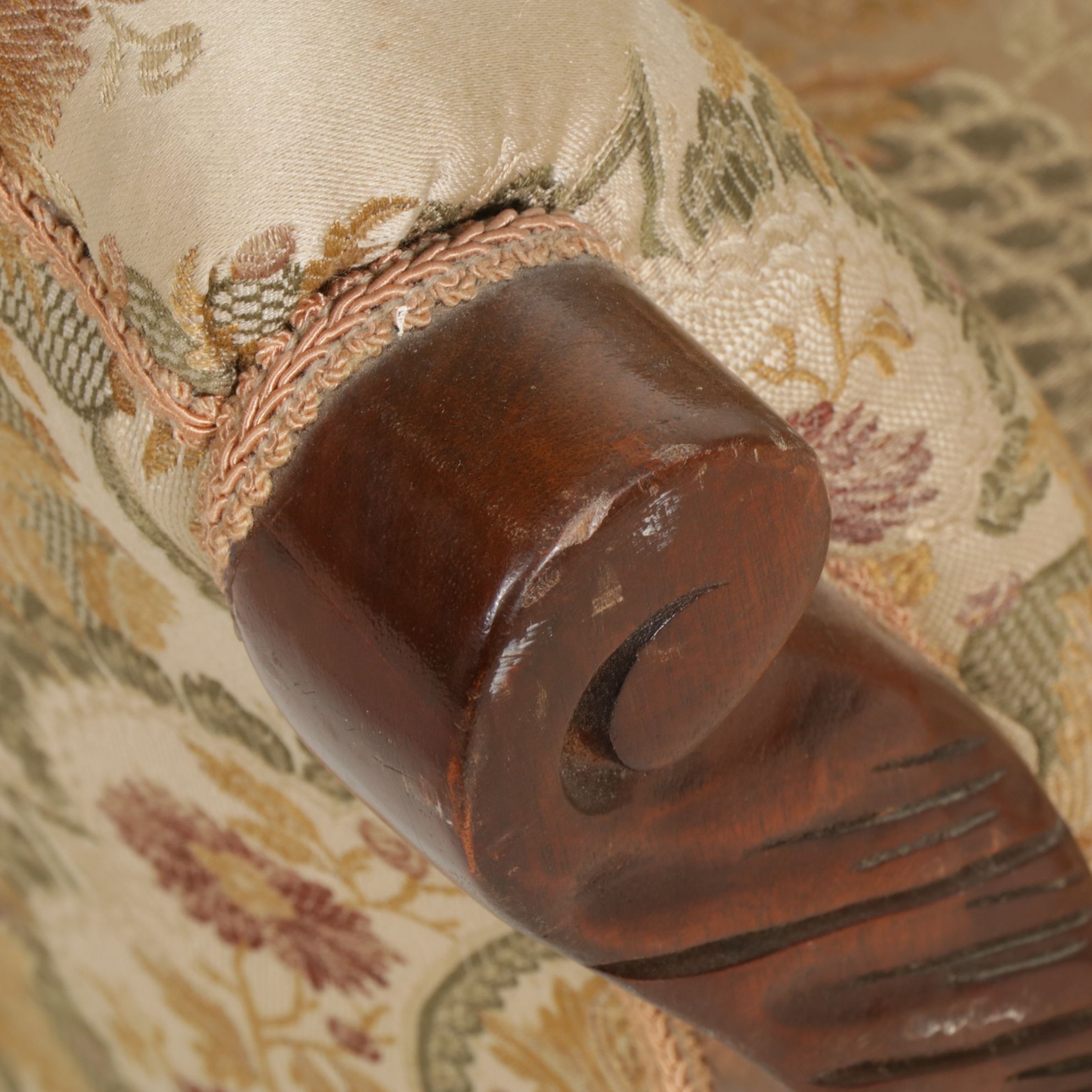 Victorian Style Carved Mahogany Sofa, Early to Mid-20th Century