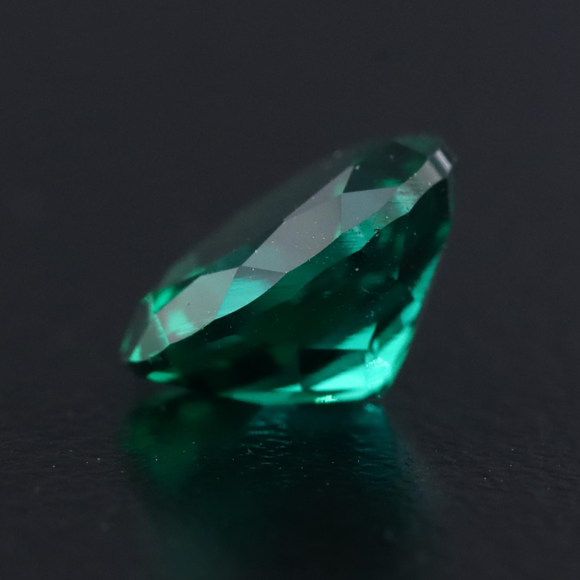 Loose 1.60 CT Lab Grown Emerald