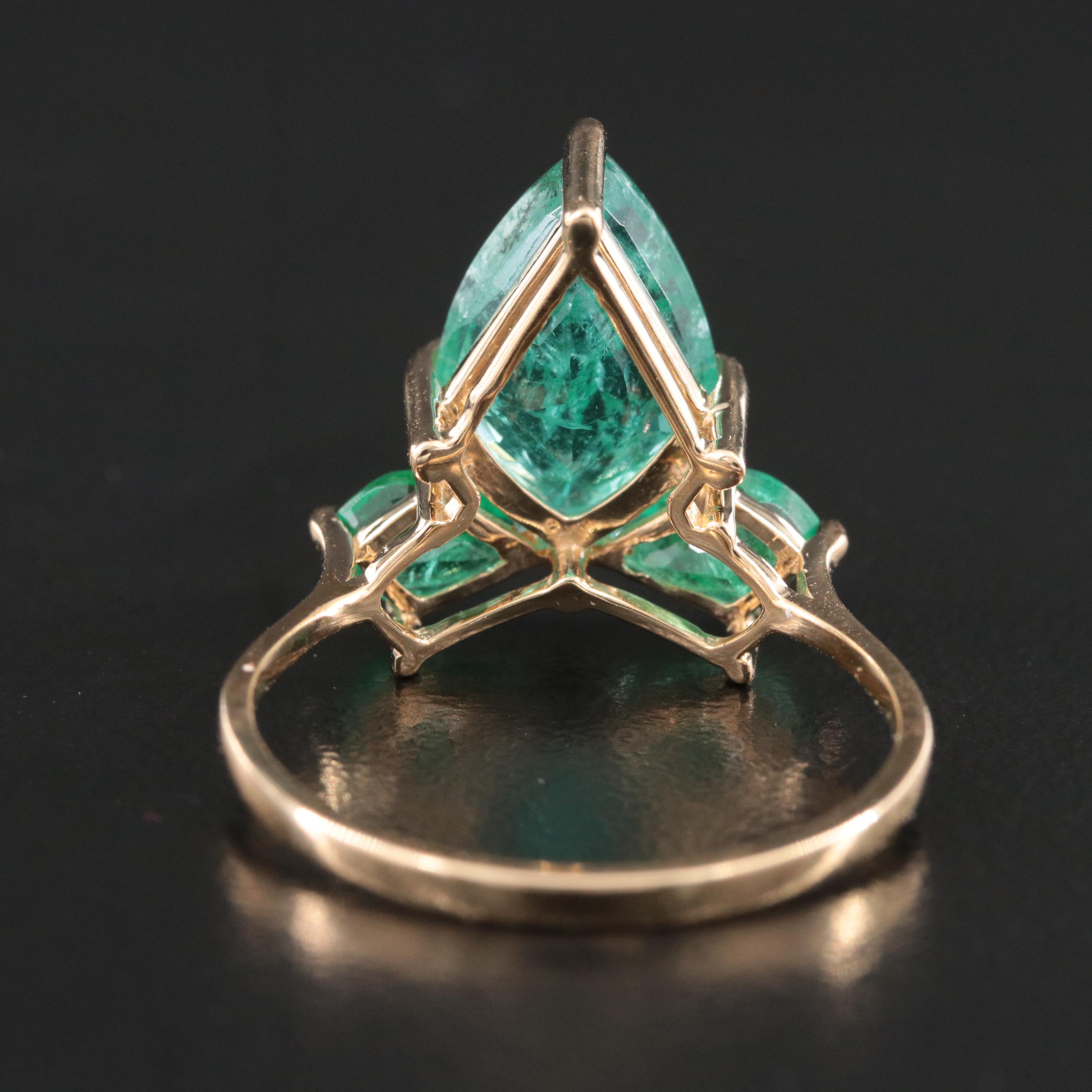 18K 3.50 CTW Emerald Ring