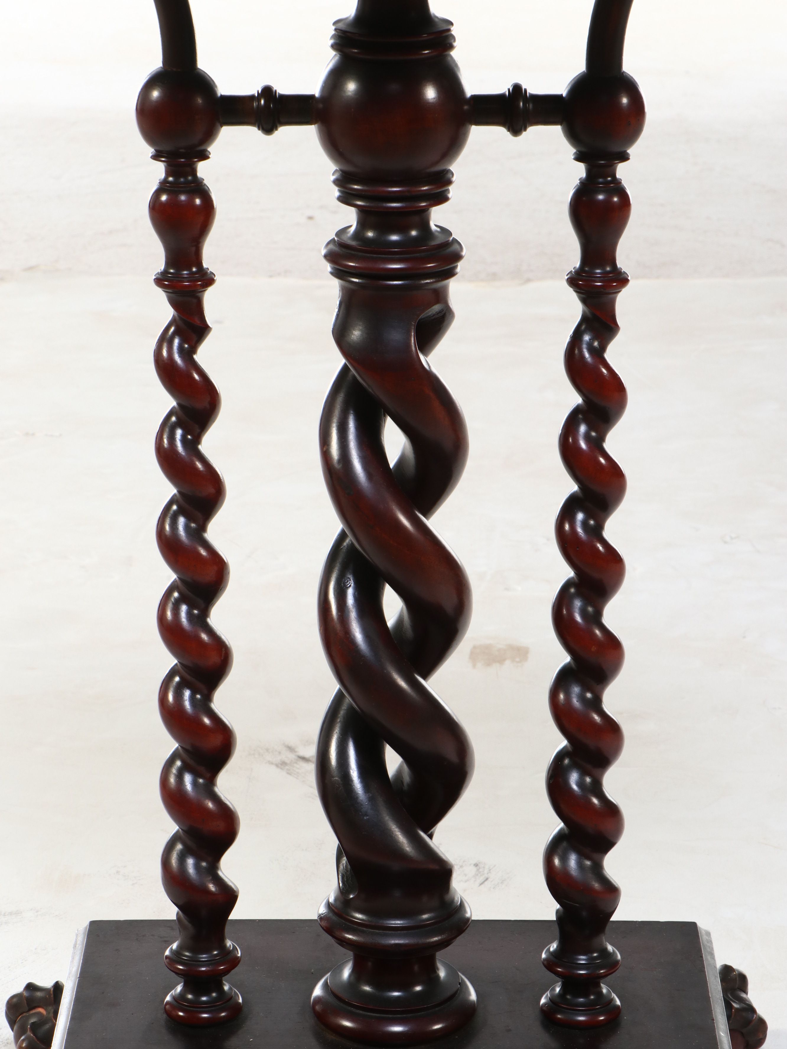 American Late Victorian Mahogany Rope Twist Pedestal Table