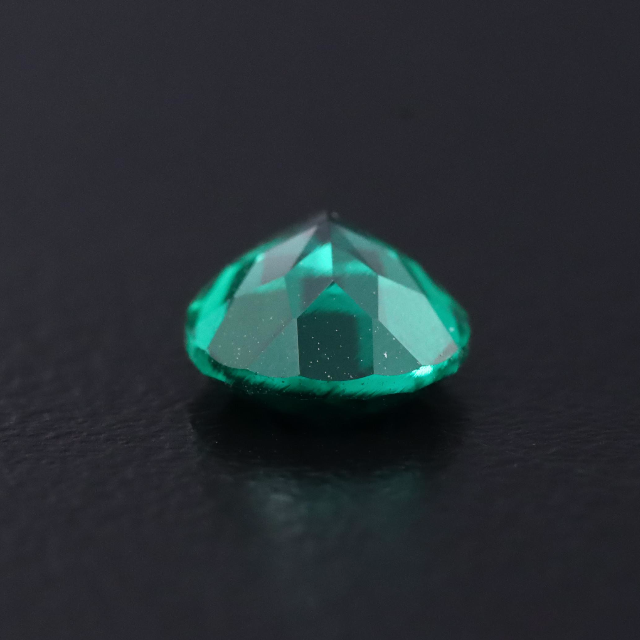 Loose 1.07 CT Lab Grown Emerald