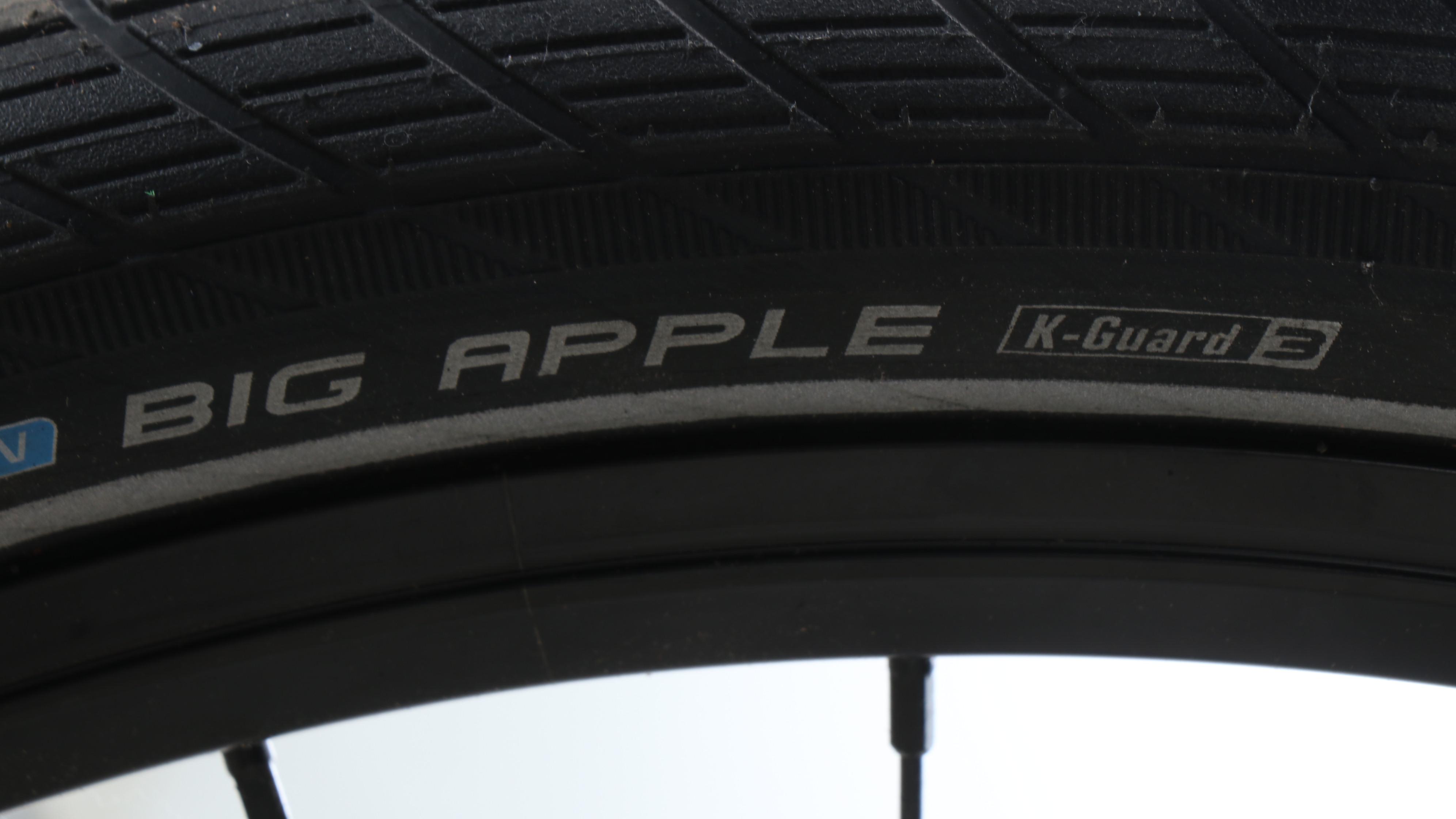 Tern Node D8 Foldable City Bike with Helmet and Accessories