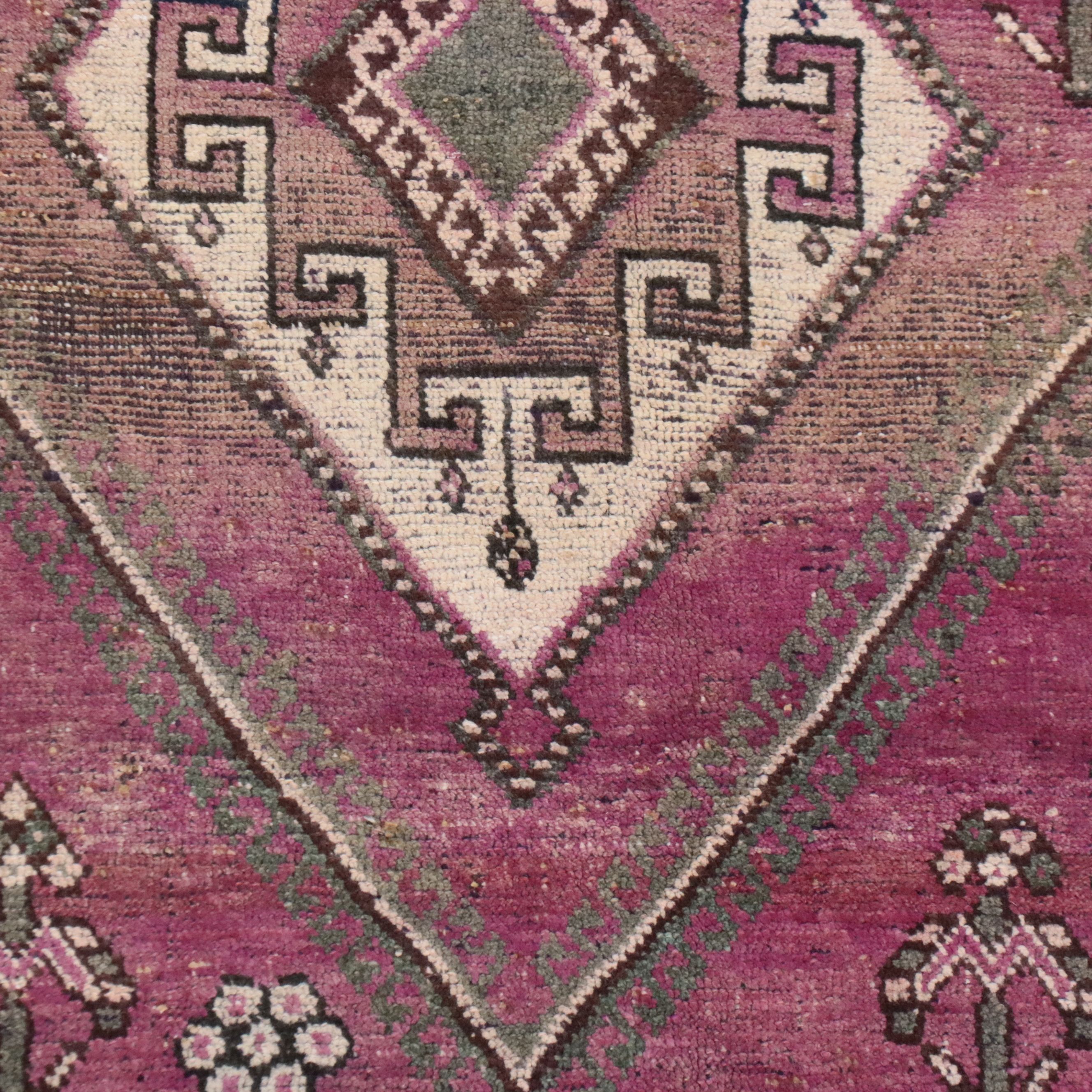 4'9 x 7'4 Hand-Knotted Persian Shiraz Area Rug