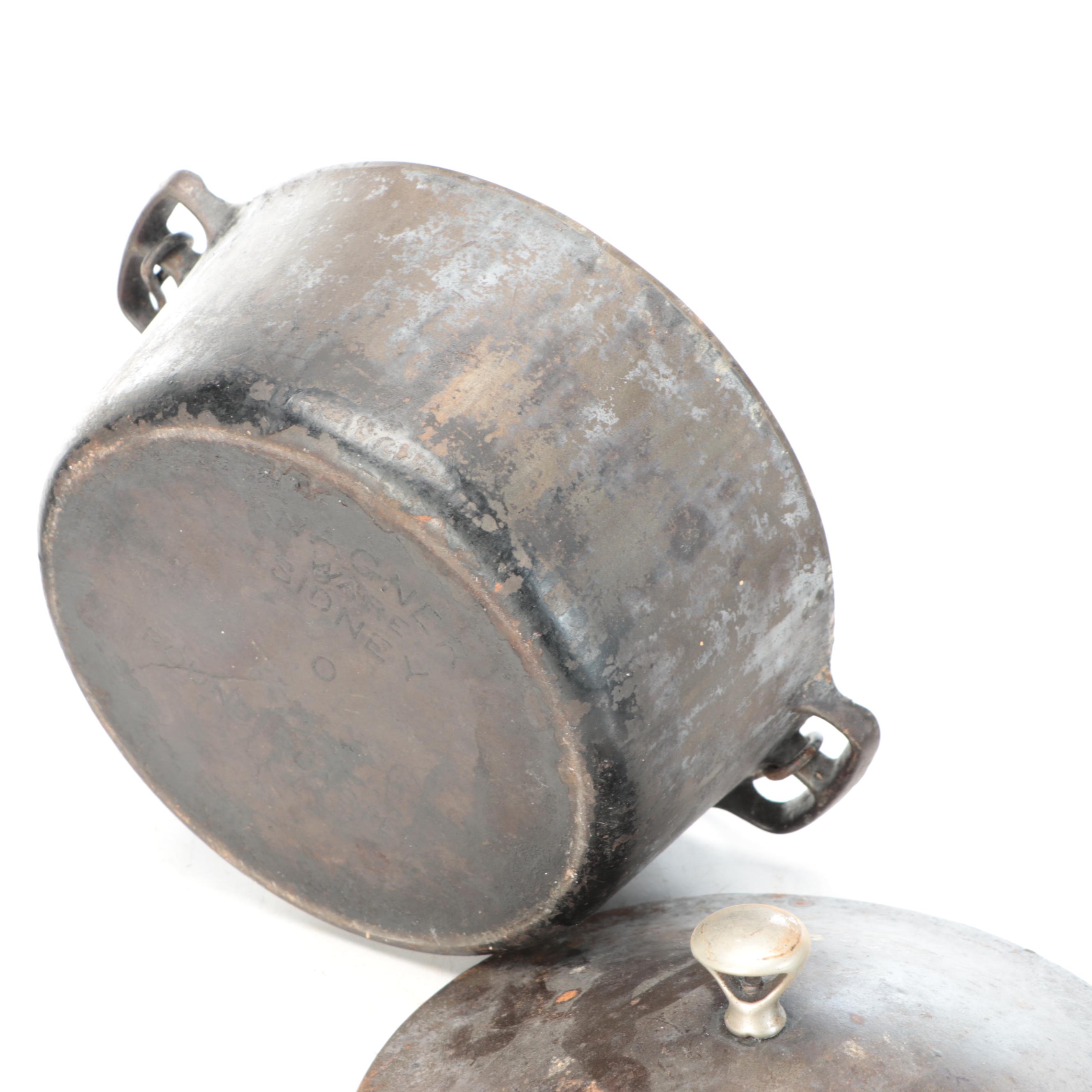 Wagner and Other Cast Iron Dutch Ovens with Metal Bail Handles, 20th Century