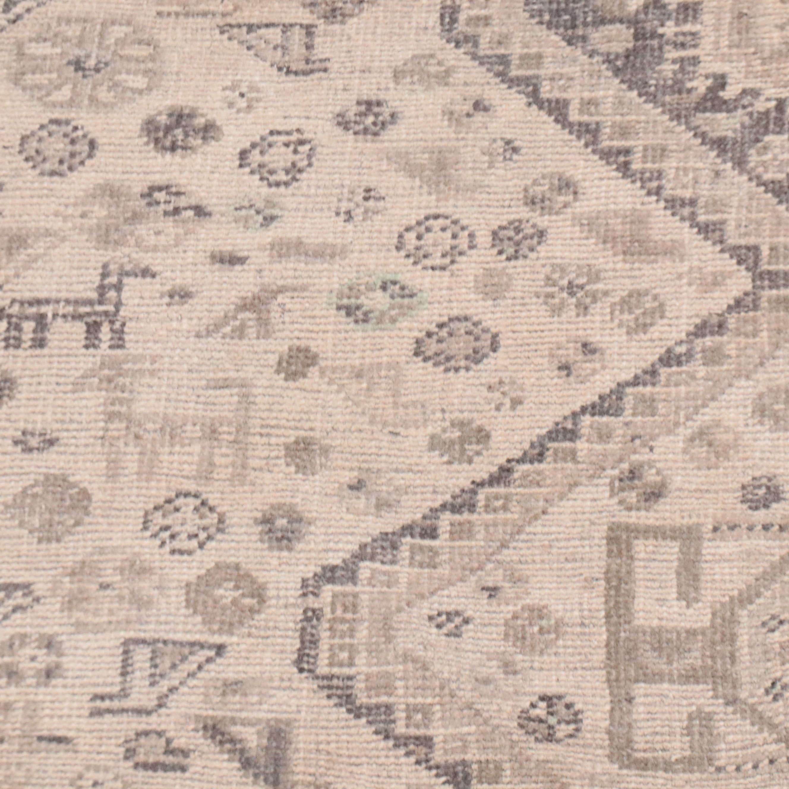 6'11 x 10'1 Hand-Knotted Persian Shiraz Area Rug