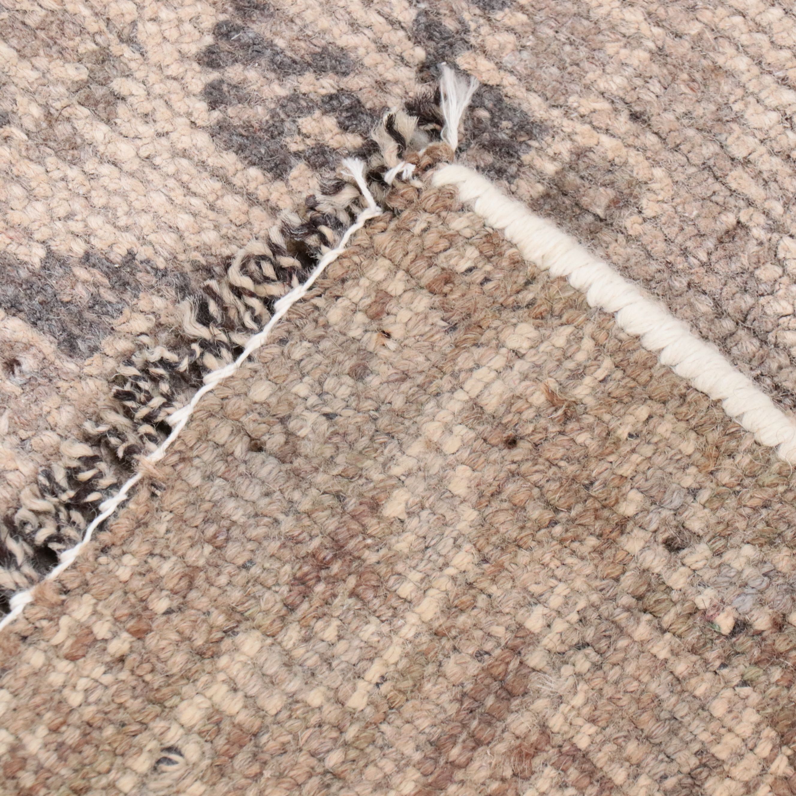 6'11 x 10'1 Hand-Knotted Persian Shiraz Area Rug