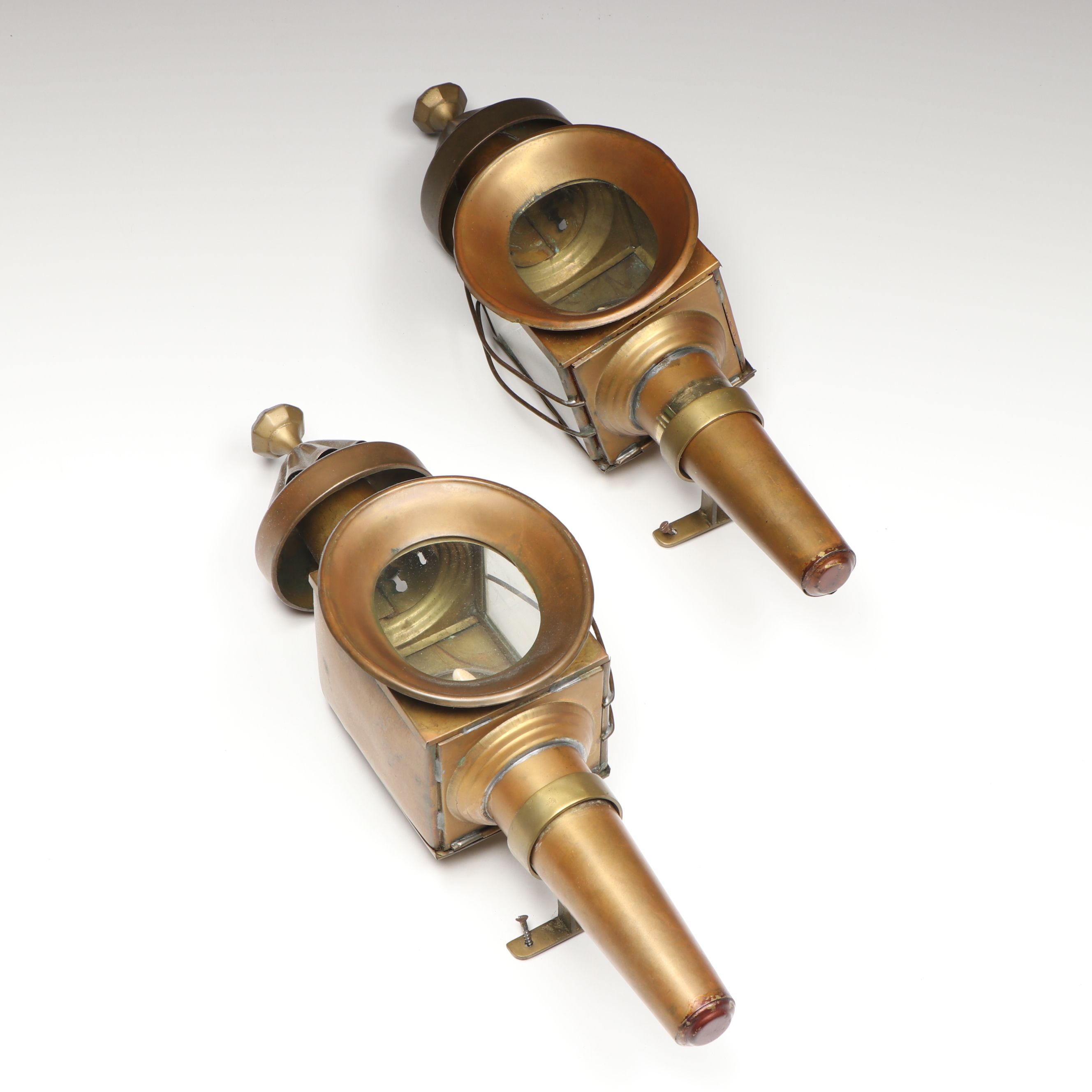 Brass Finish Outdoor Carriage Wall Lamps