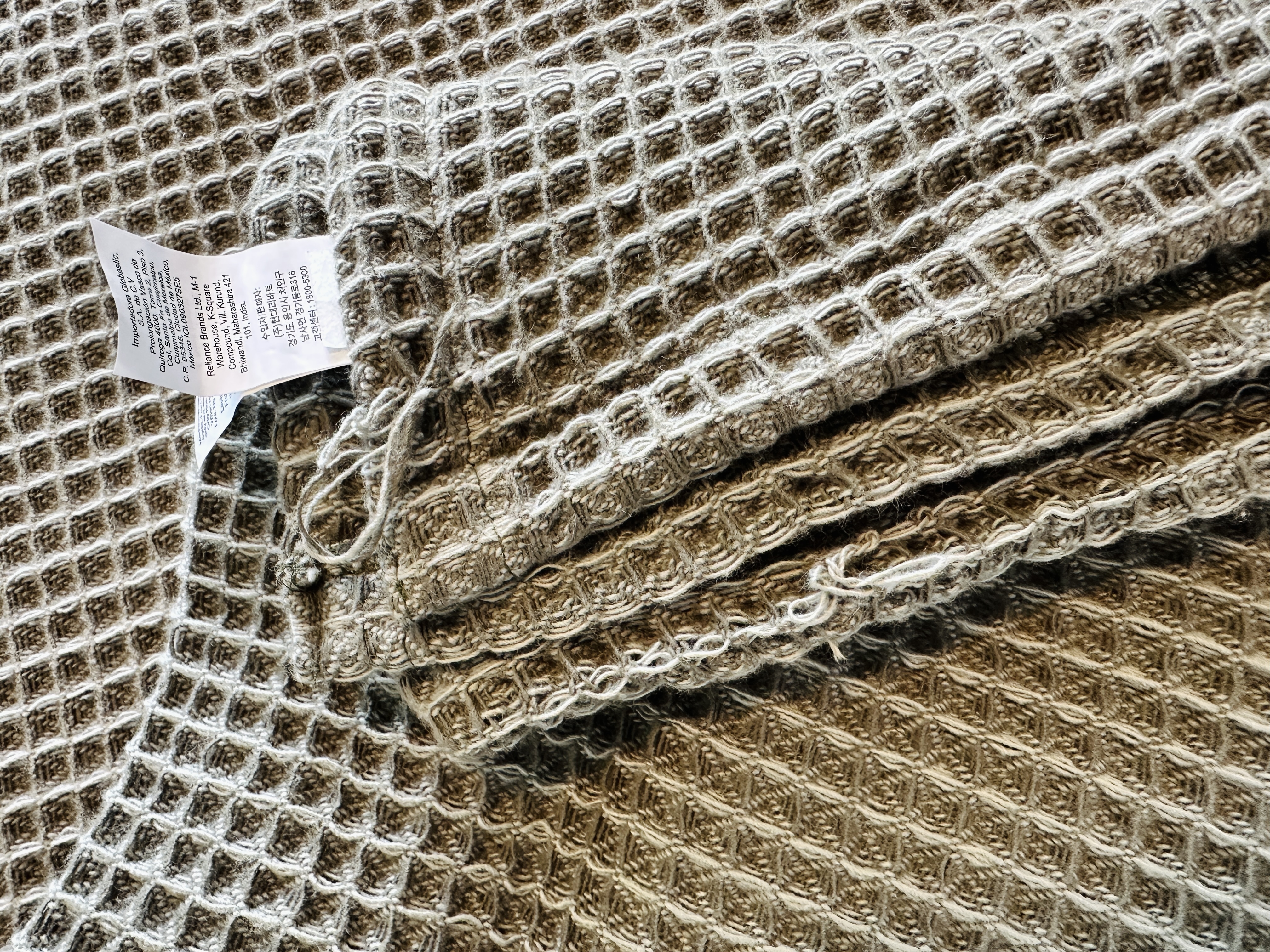 Contemporary Fabric Upholstered Queen Size Platform Bed