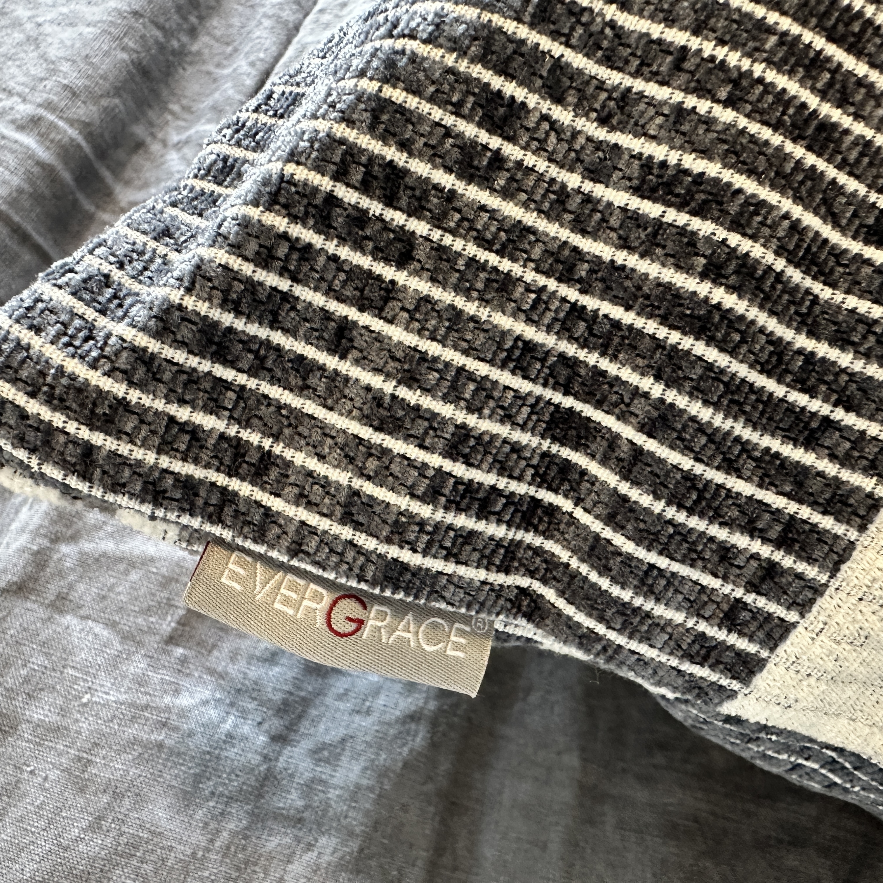 Contemporary Fabric Upholstered Queen Size Platform Bed