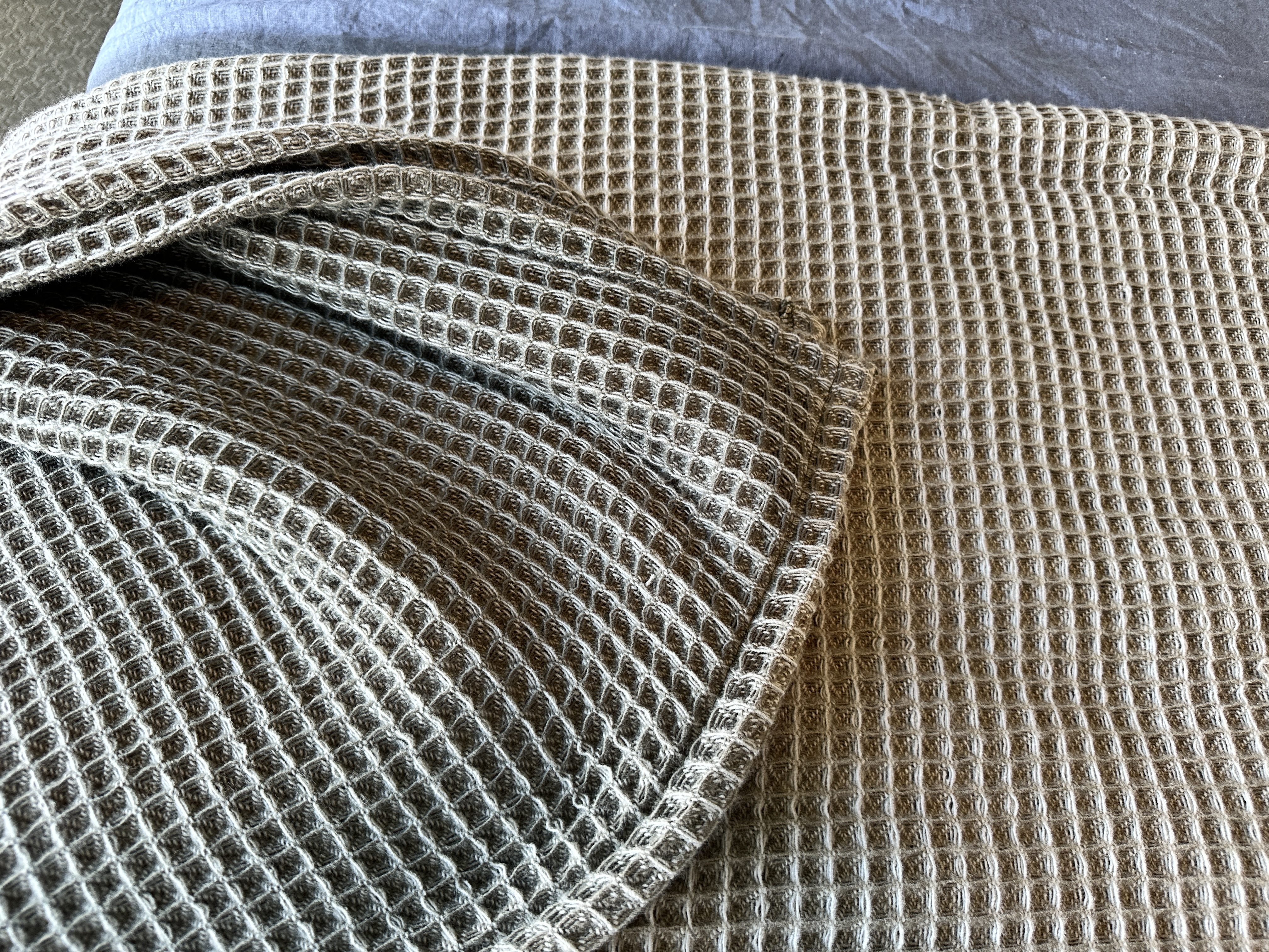 Contemporary Fabric Upholstered Queen Size Platform Bed