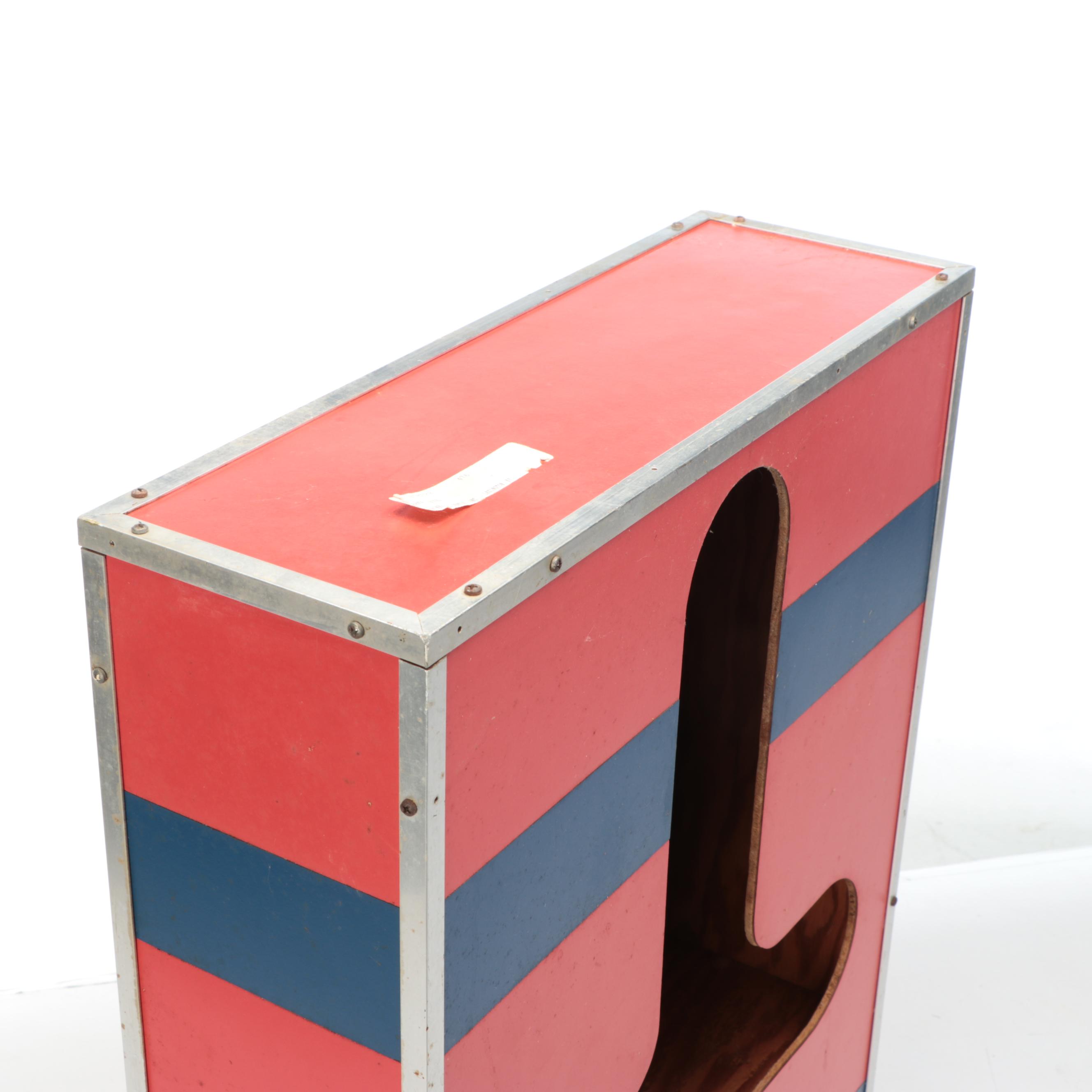 Swinebroad-Denton Equestrian Bandage Holder Box