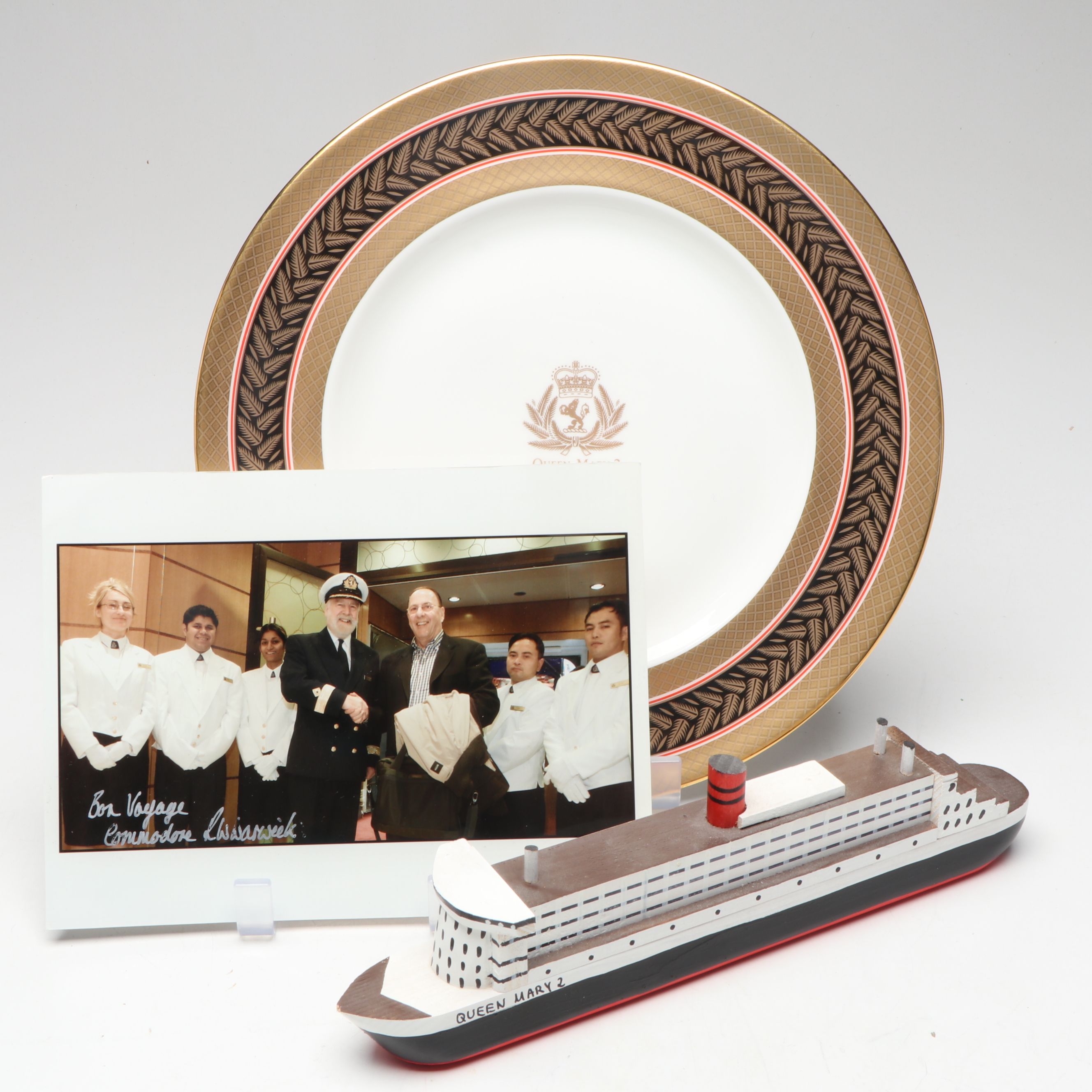 Commodore Ronald Warwick Signed Photo, Queen Mary 2 Inaugural Plate, Model