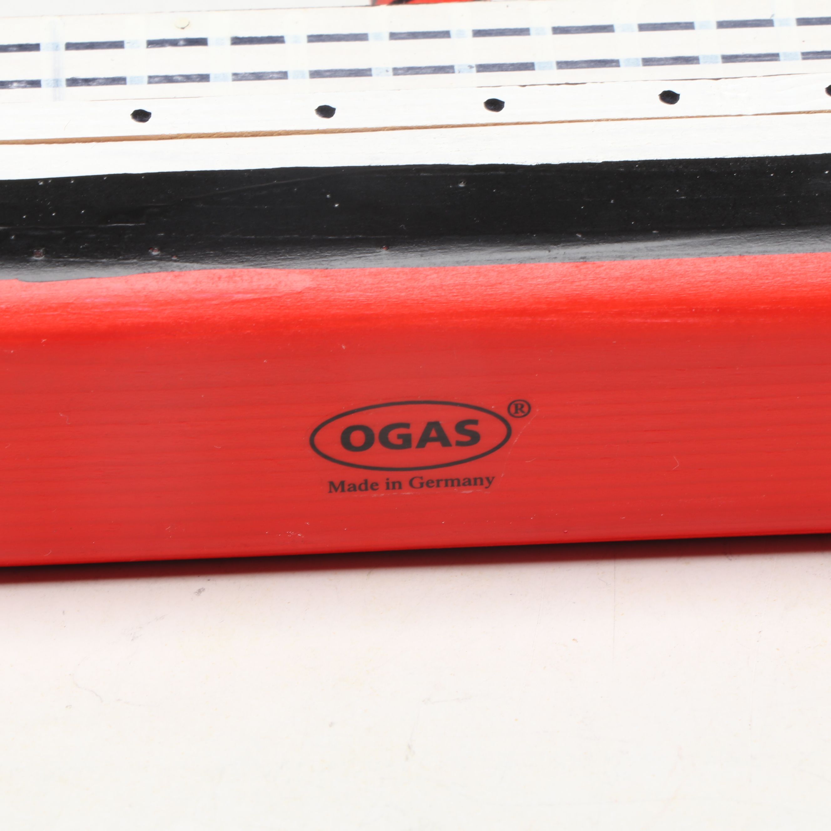 Commodore Ronald Warwick Signed Photo, Queen Mary 2 Inaugural Plate, Model