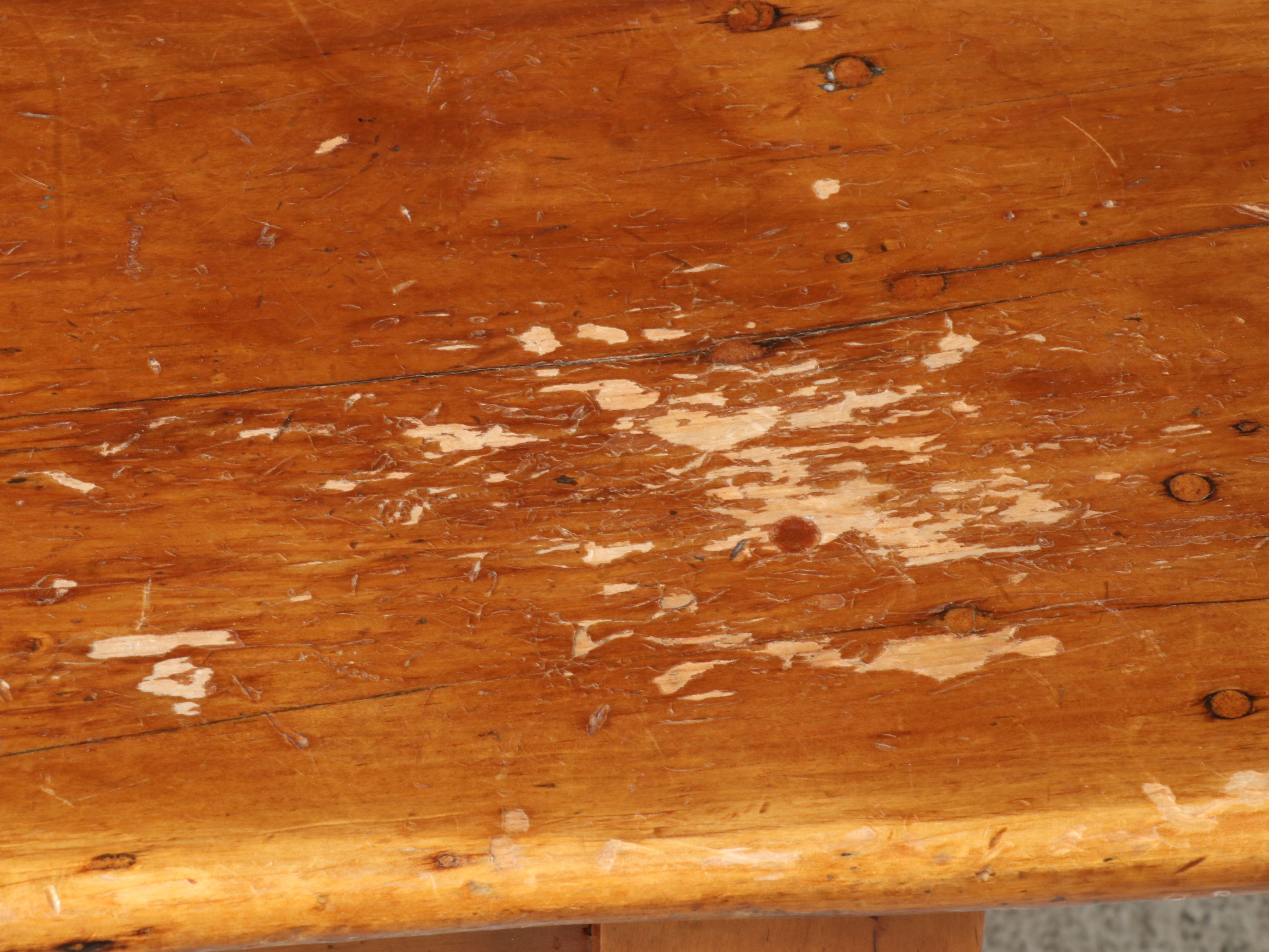 American Colonial Style Pine Single Drawer Dining Table with Four Windsor Chairs