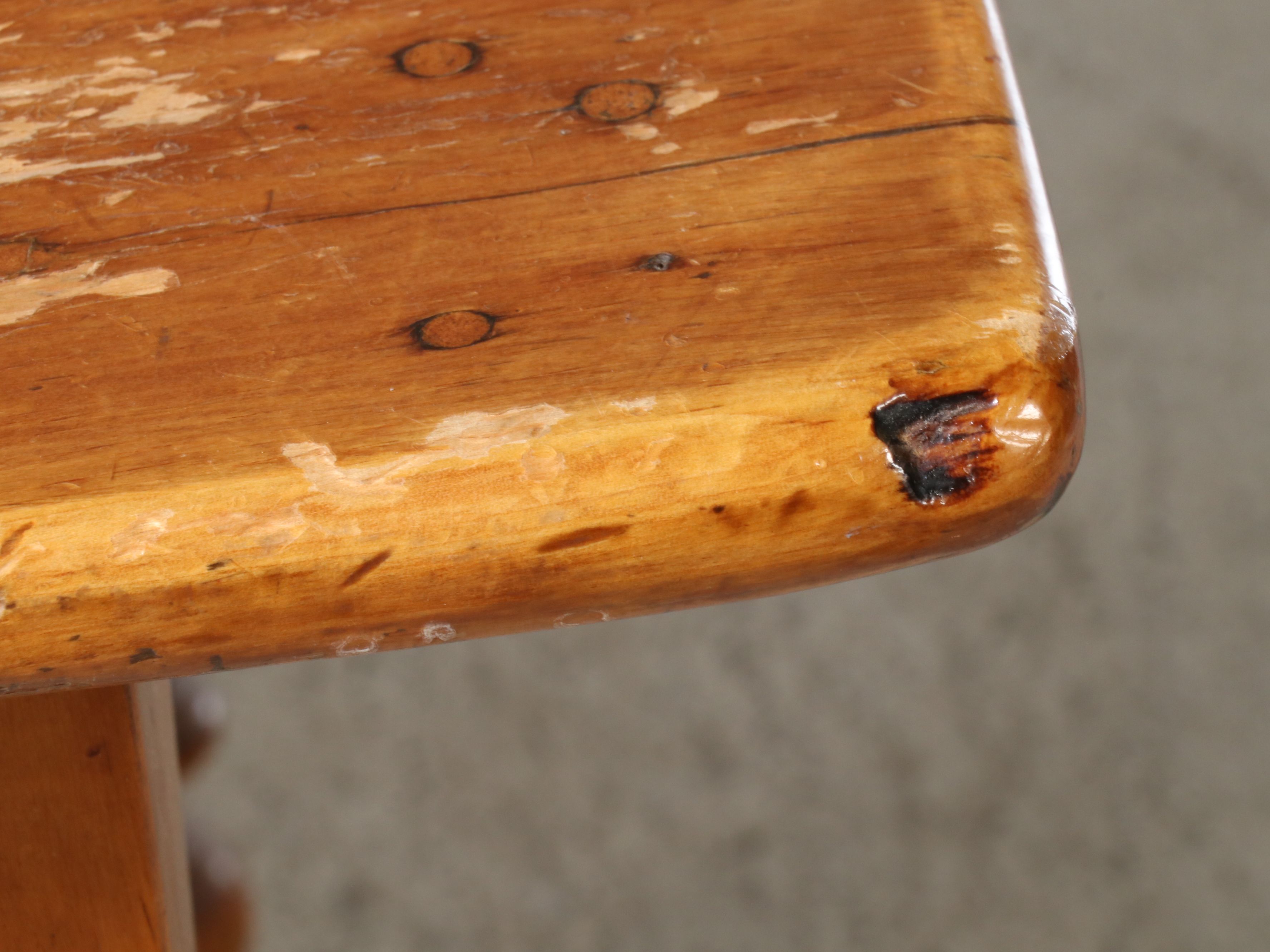 American Colonial Style Pine Single Drawer Dining Table with Four Windsor Chairs