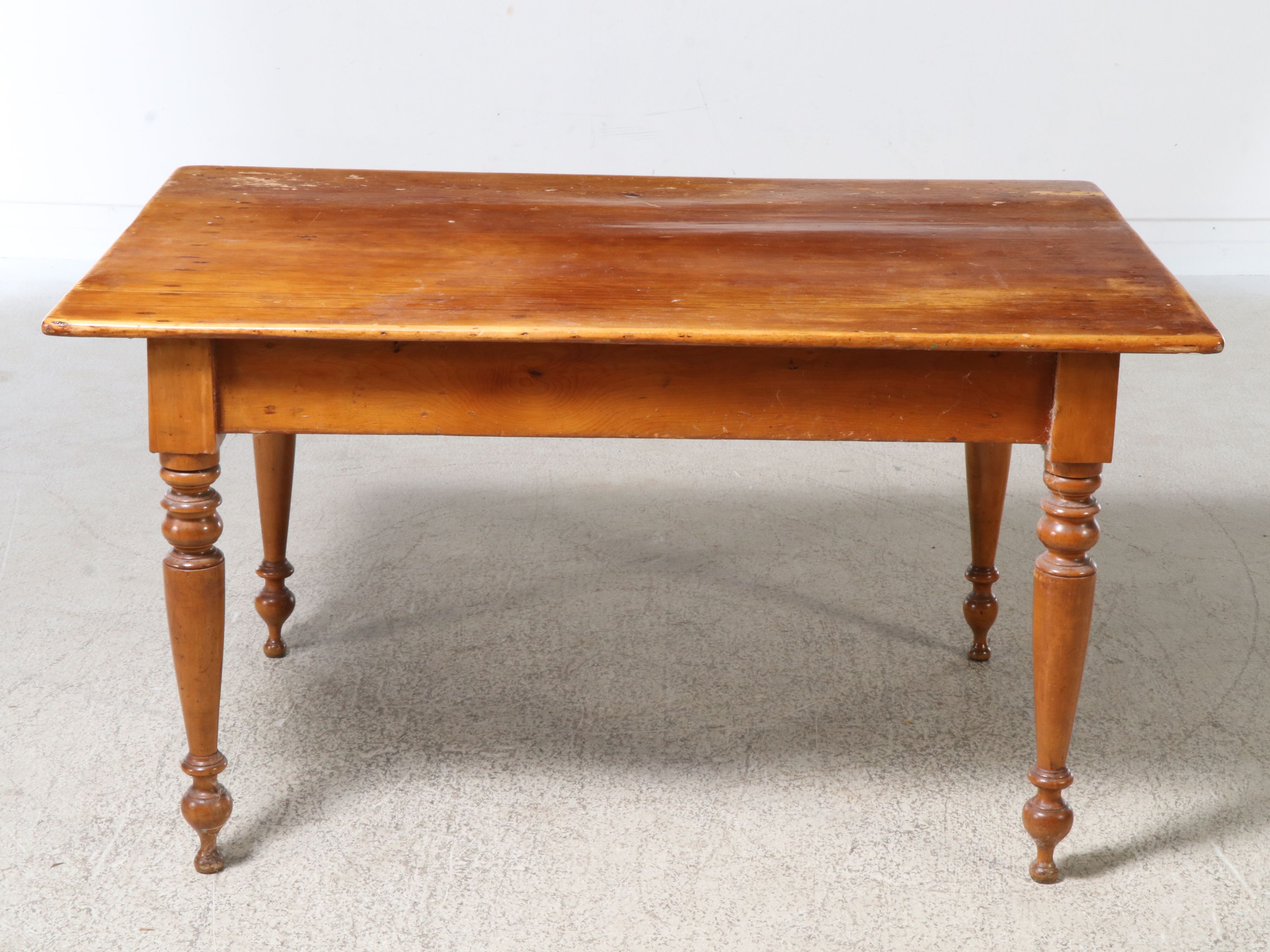 American Colonial Style Pine Single Drawer Dining Table with Four Windsor Chairs