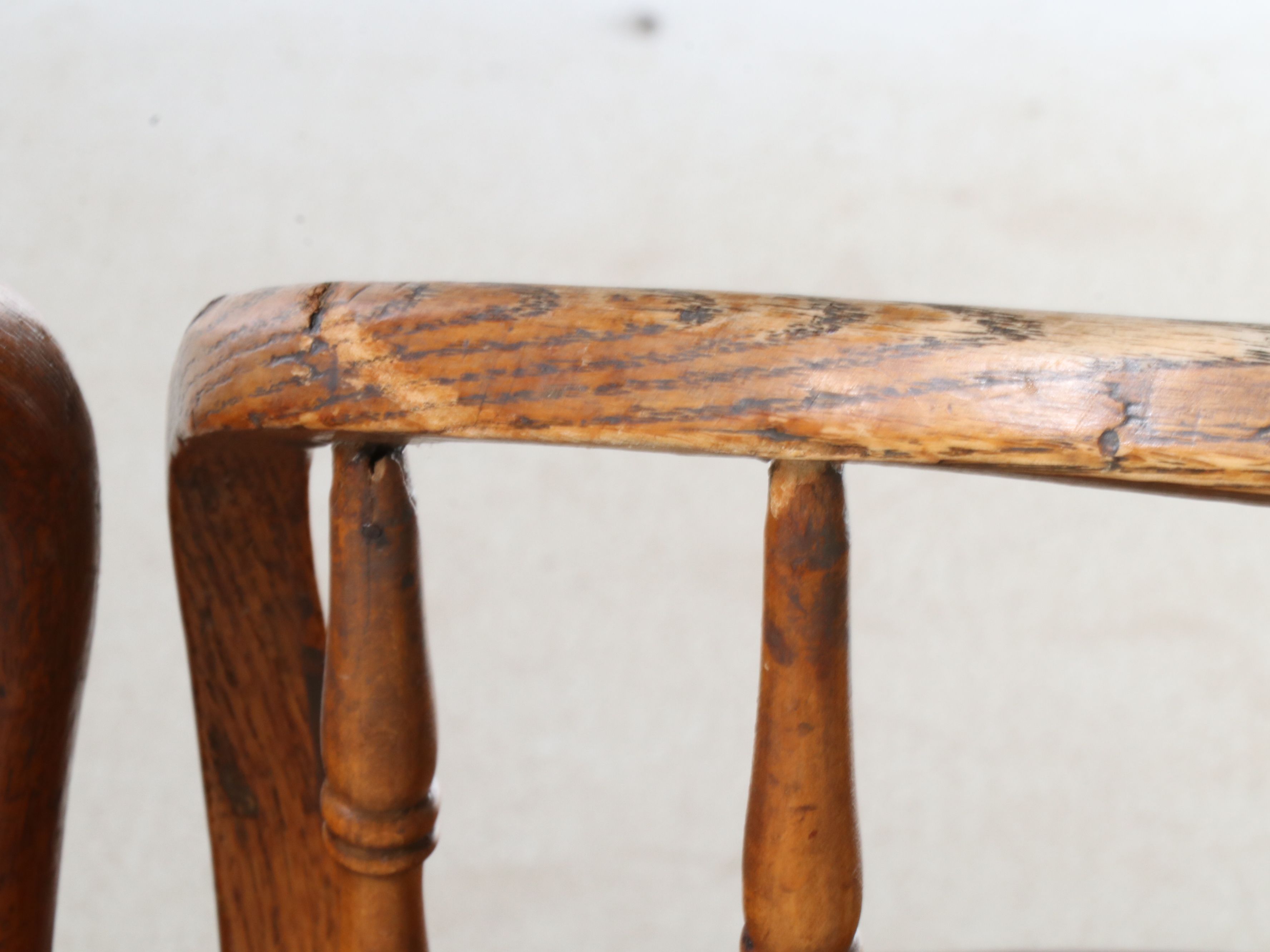 American Colonial Style Pine Single Drawer Dining Table with Four Windsor Chairs