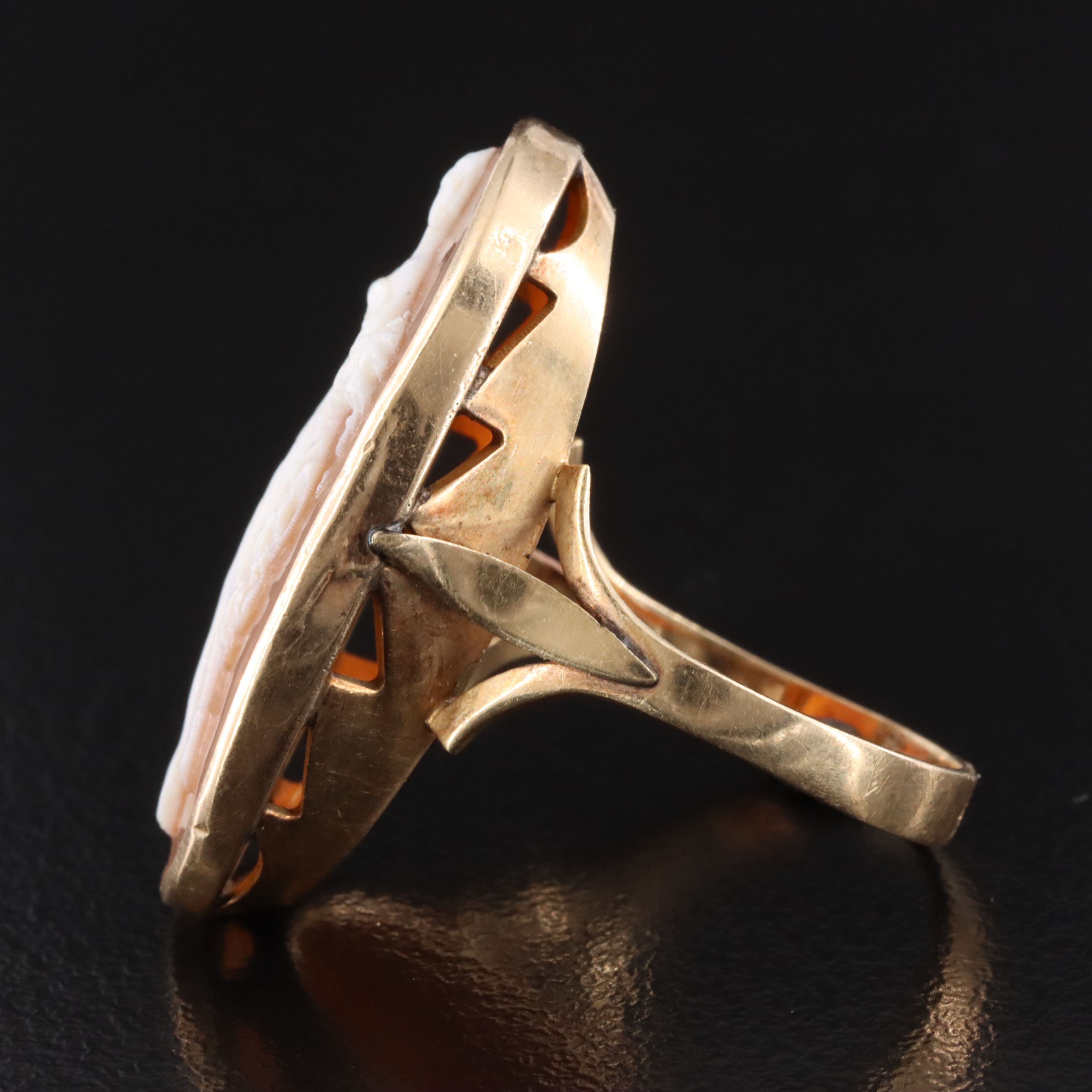 14K Shell Cameo Ring