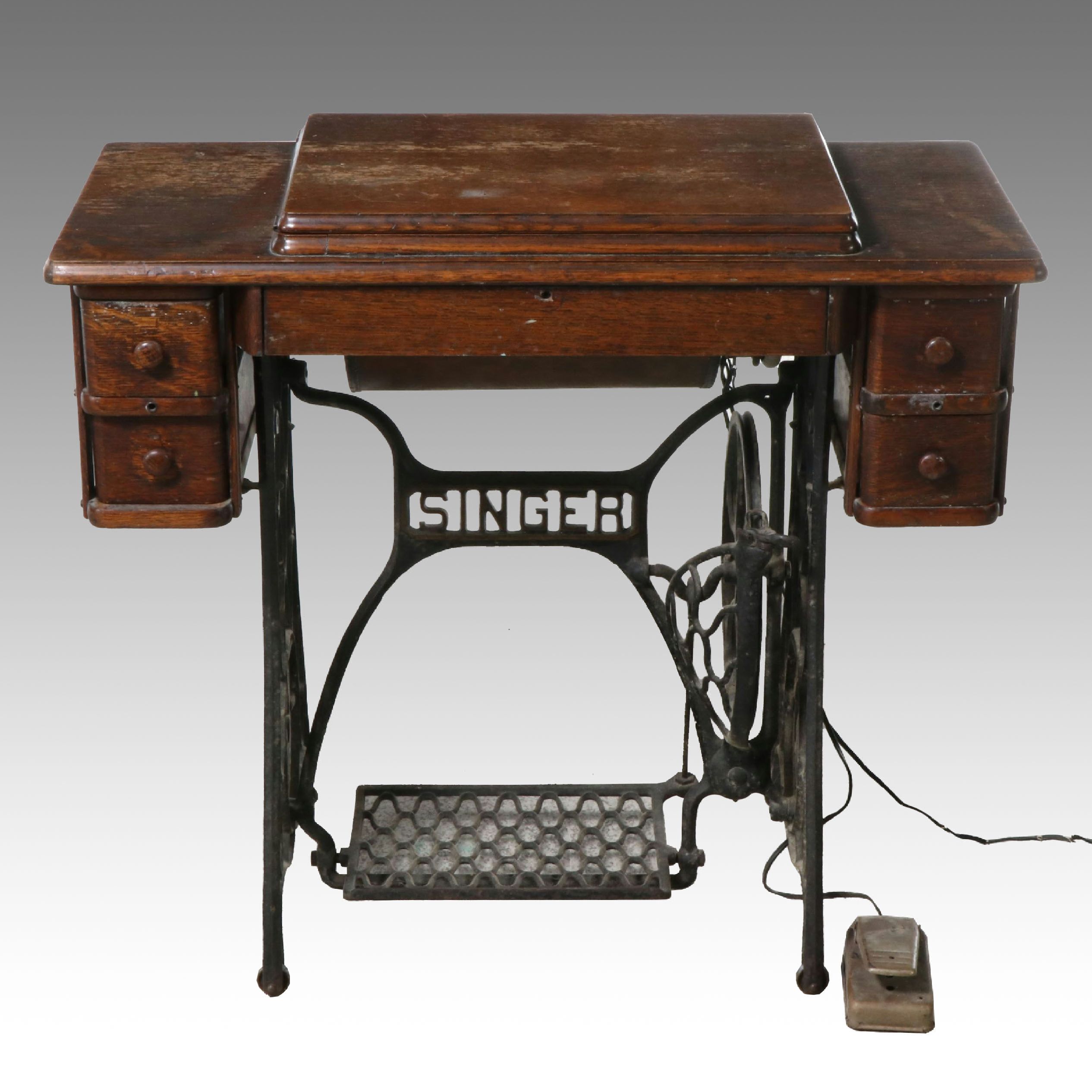 Singer Model 127 Sewing Machine and Table, 1926