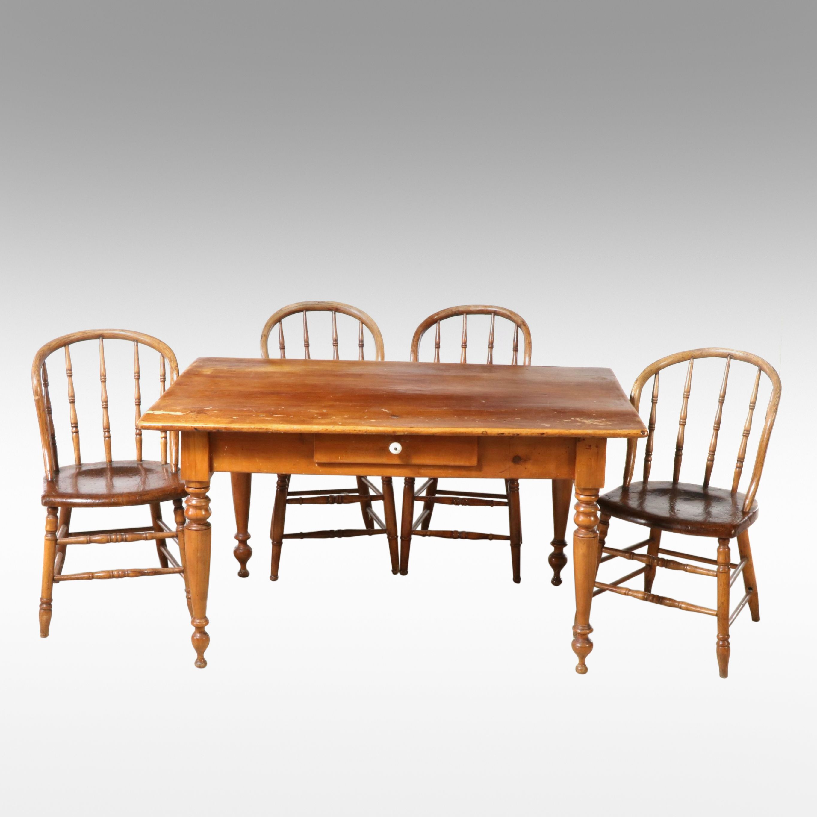 American Colonial Style Pine Single Drawer Dining Table with Four Windsor Chairs