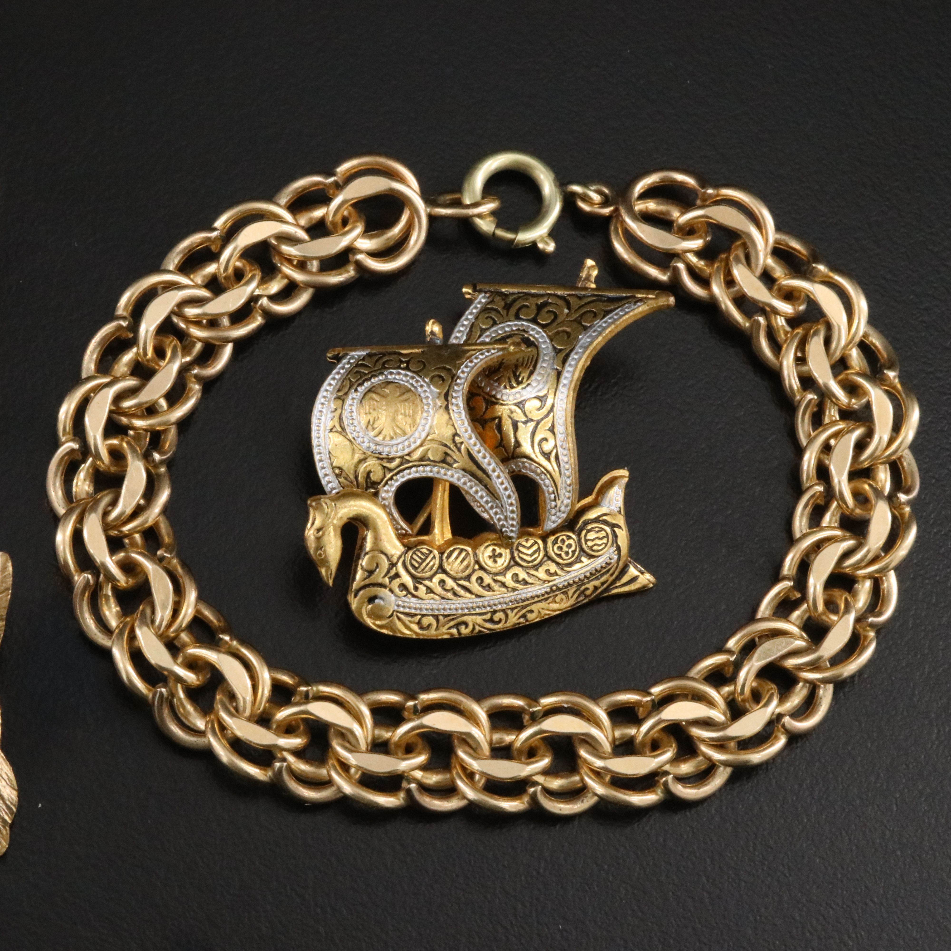 Lace Agate, Coro and Mona So Featured in Vintage Jewelry Collection