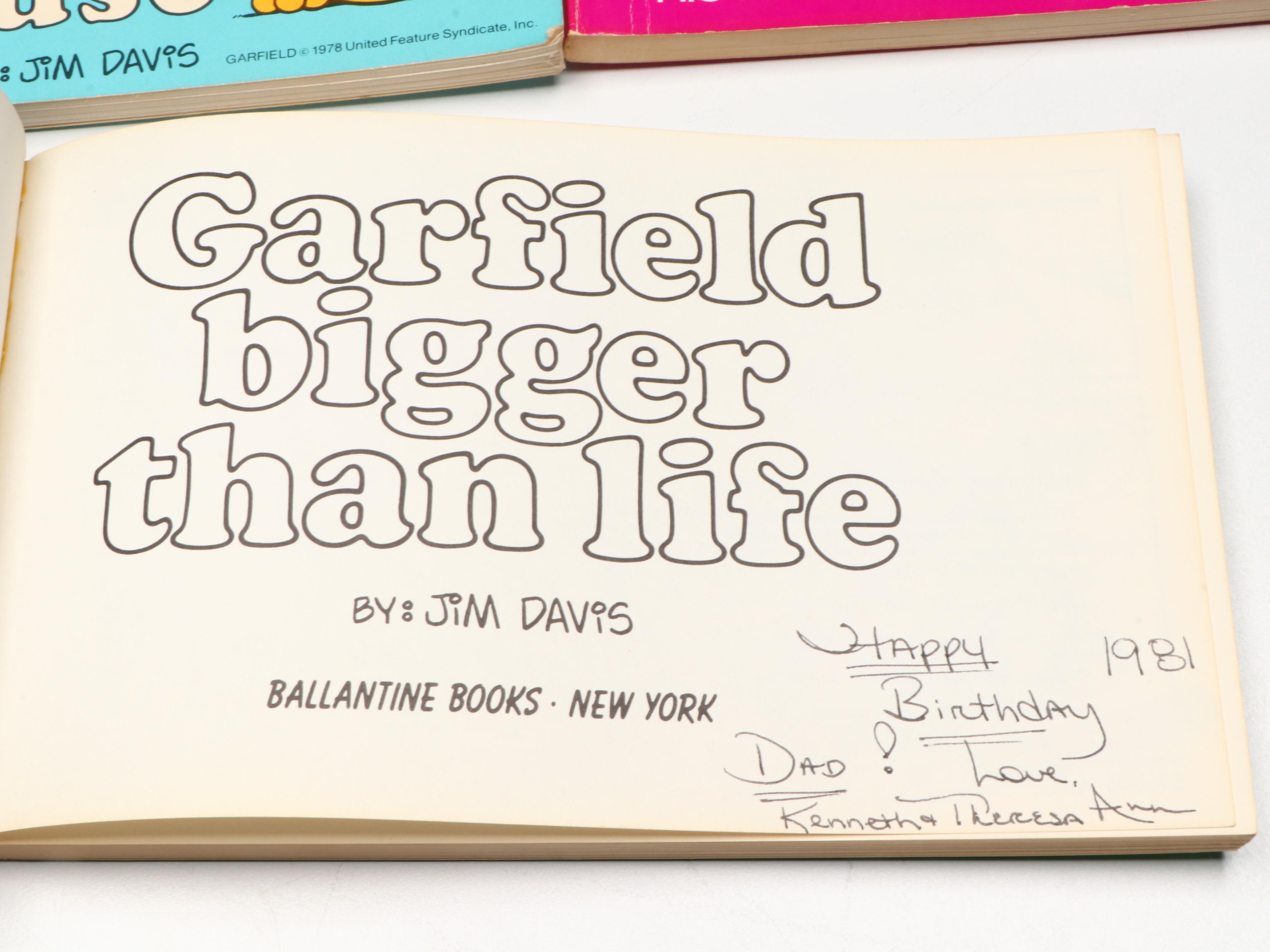 First Edition "Garfield at Large" with Viking Glass Cat, Tin and Cards