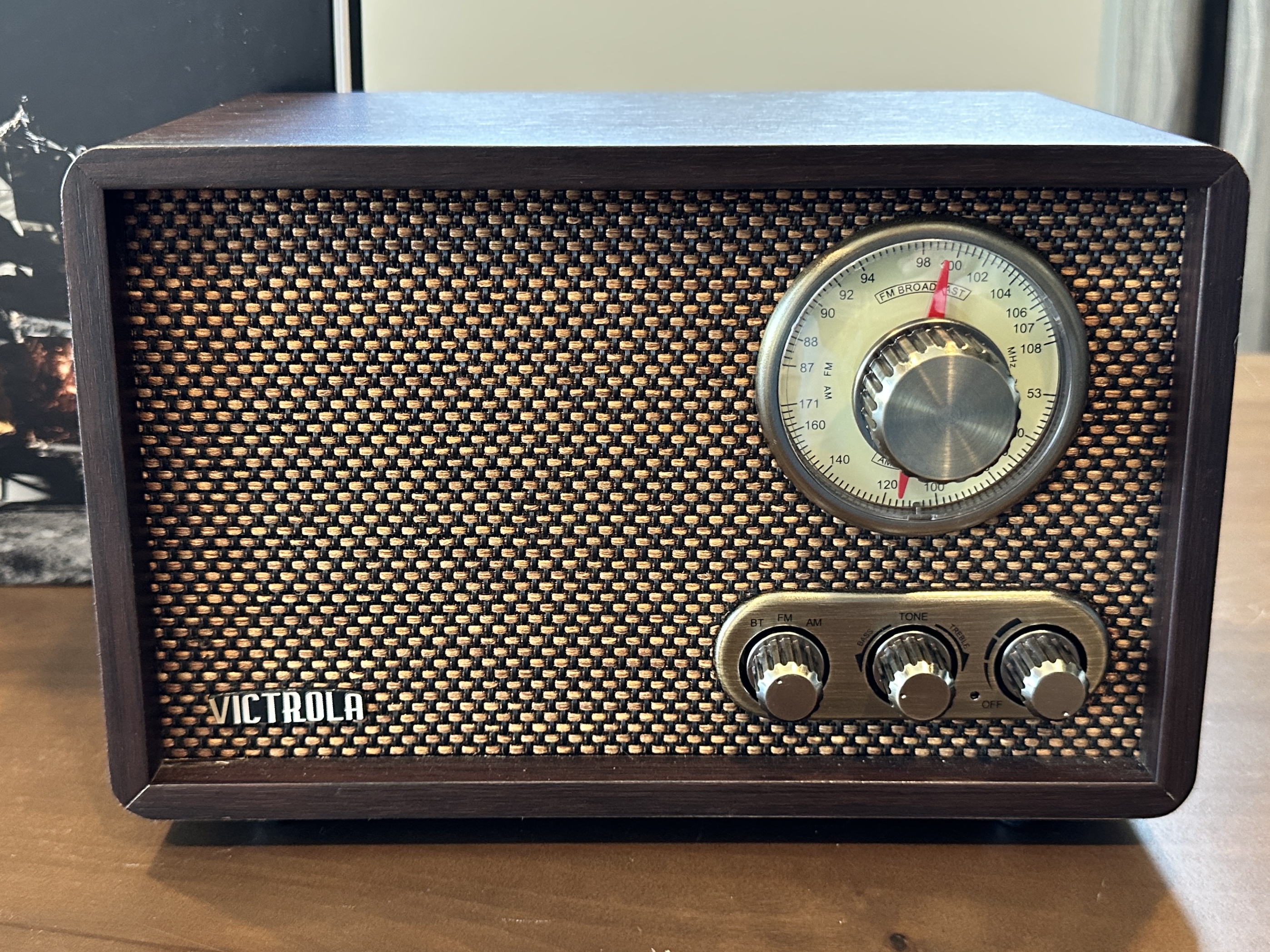 Williams-Sonoma Accent Lamp with Victrola Radio and More Modernist Décor