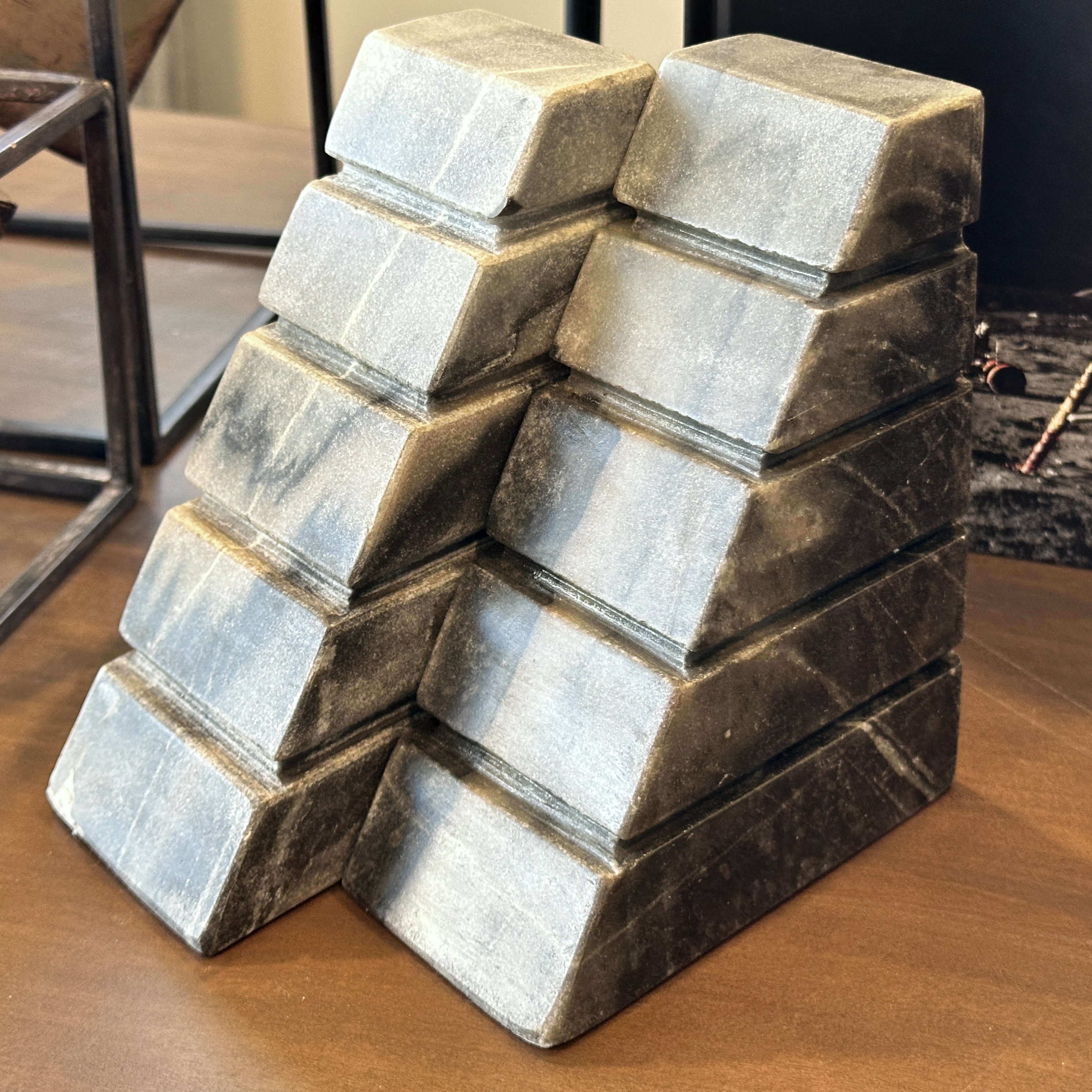 Williams-Sonoma Accent Lamp with Victrola Radio and More Modernist Décor