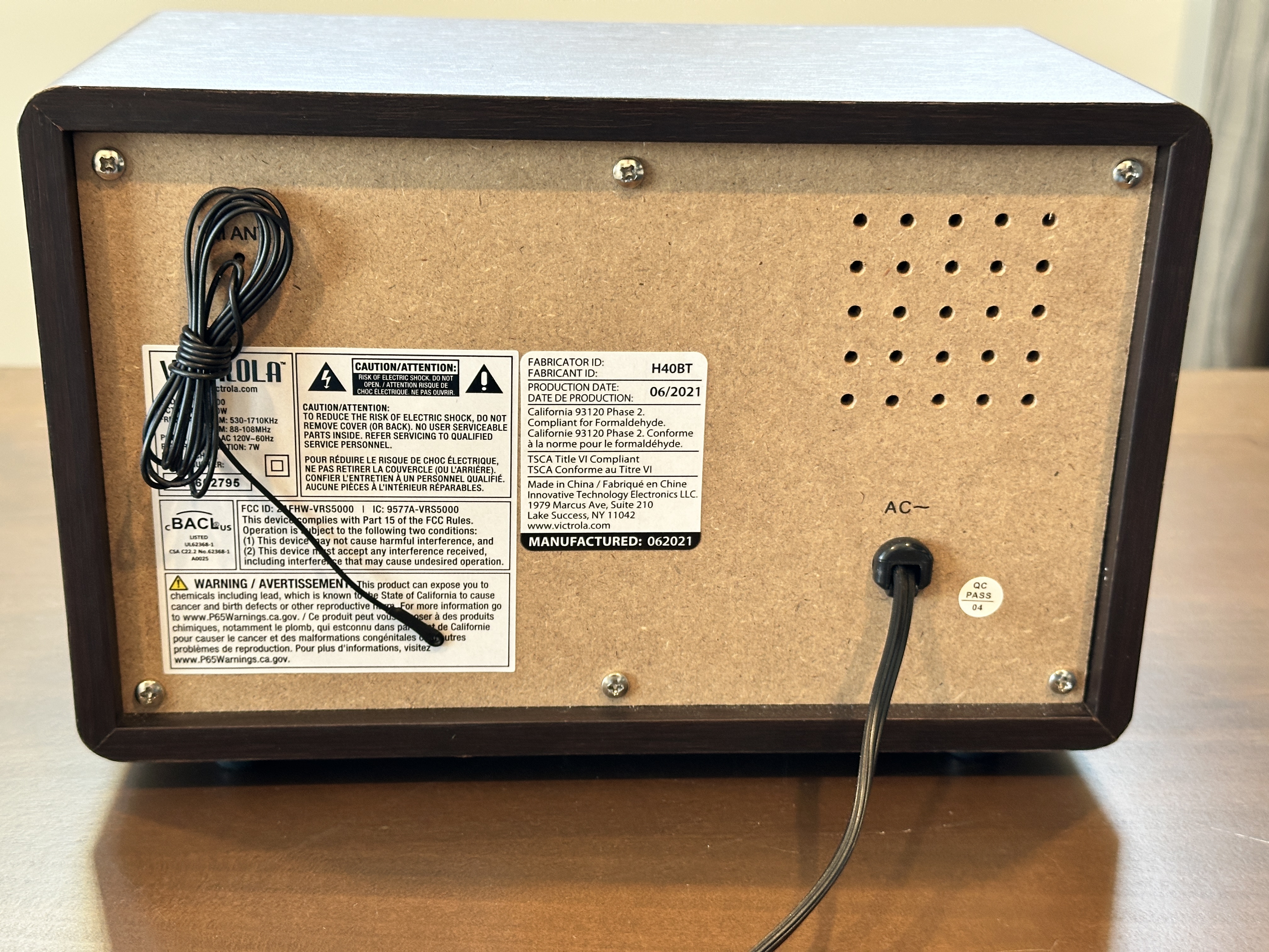 Williams-Sonoma Accent Lamp with Victrola Radio and More Modernist Décor