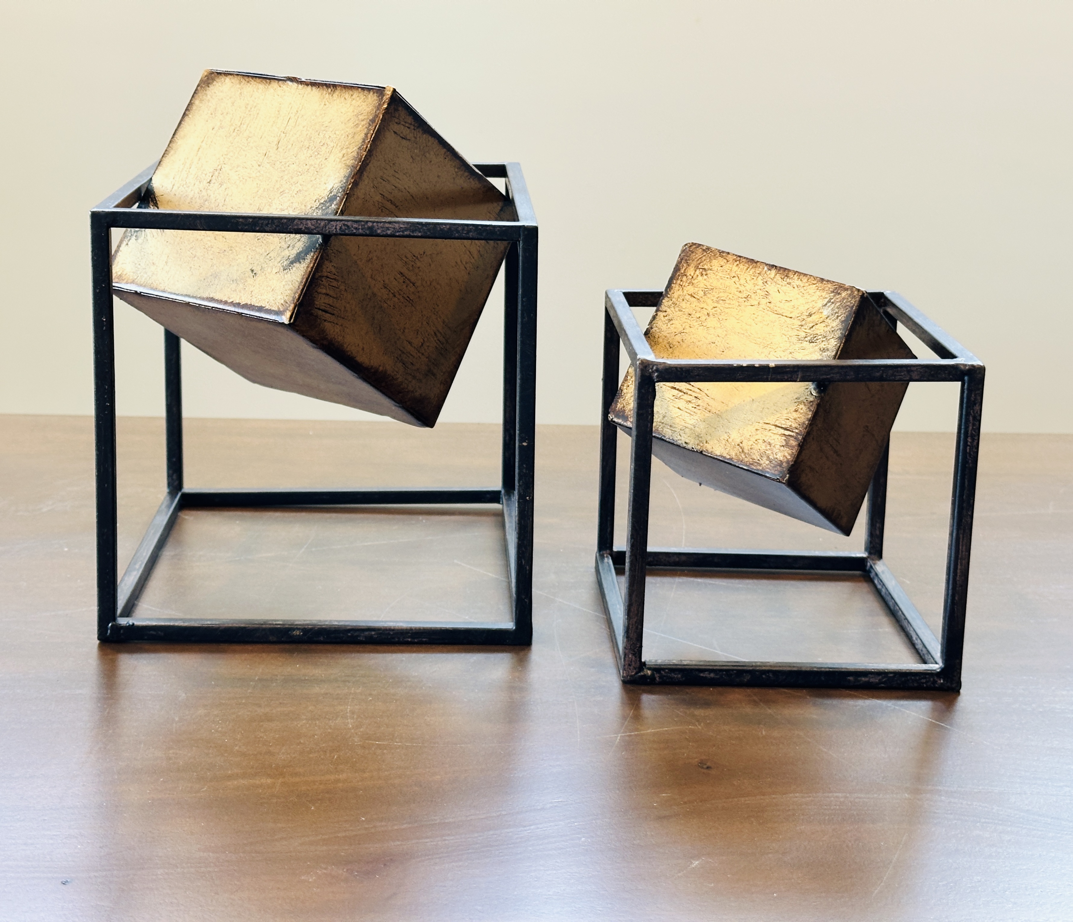 Williams-Sonoma Accent Lamp with Victrola Radio and More Modernist Décor