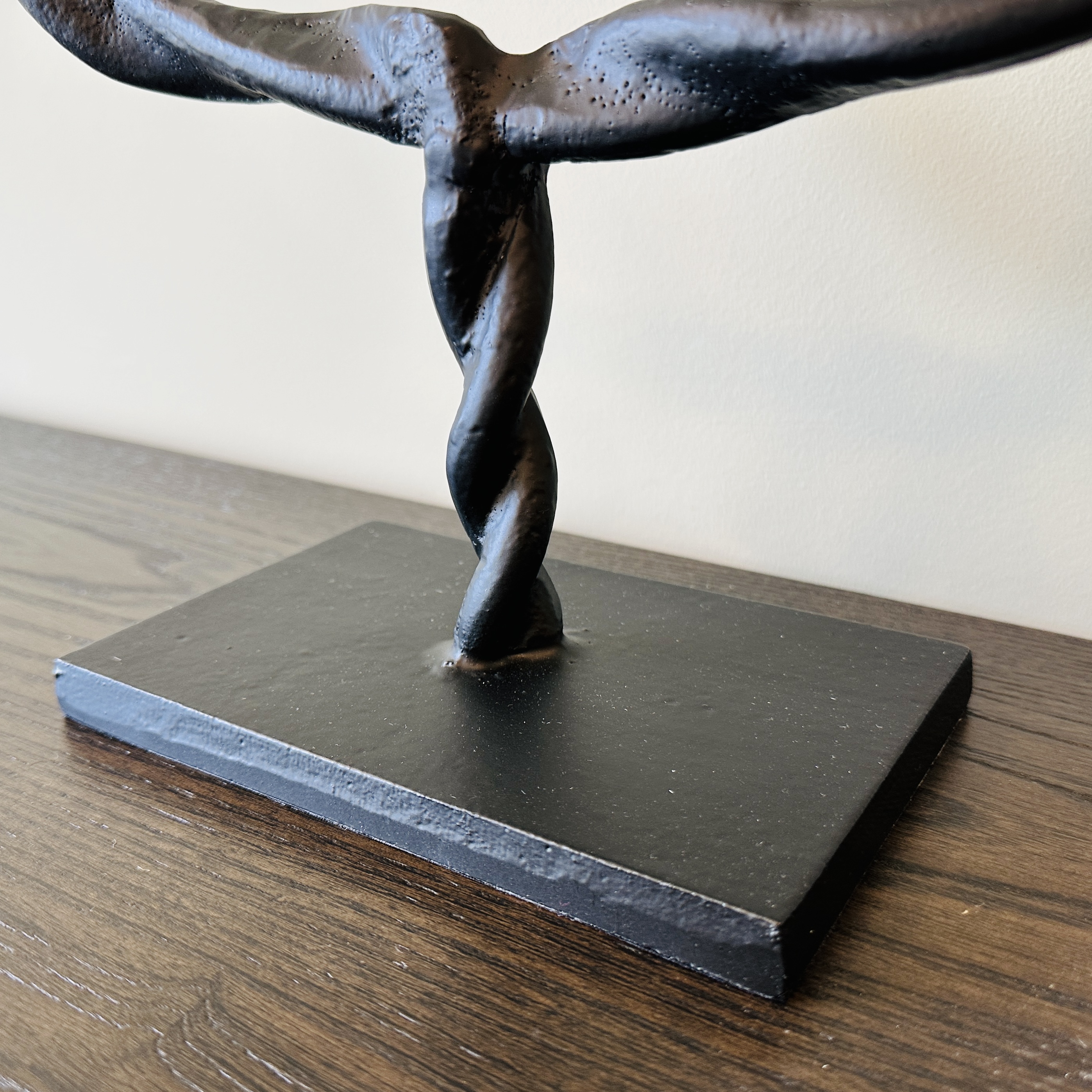 Wrought Iron Circle with Glass Candle Pillar Vases with Sea Sponge