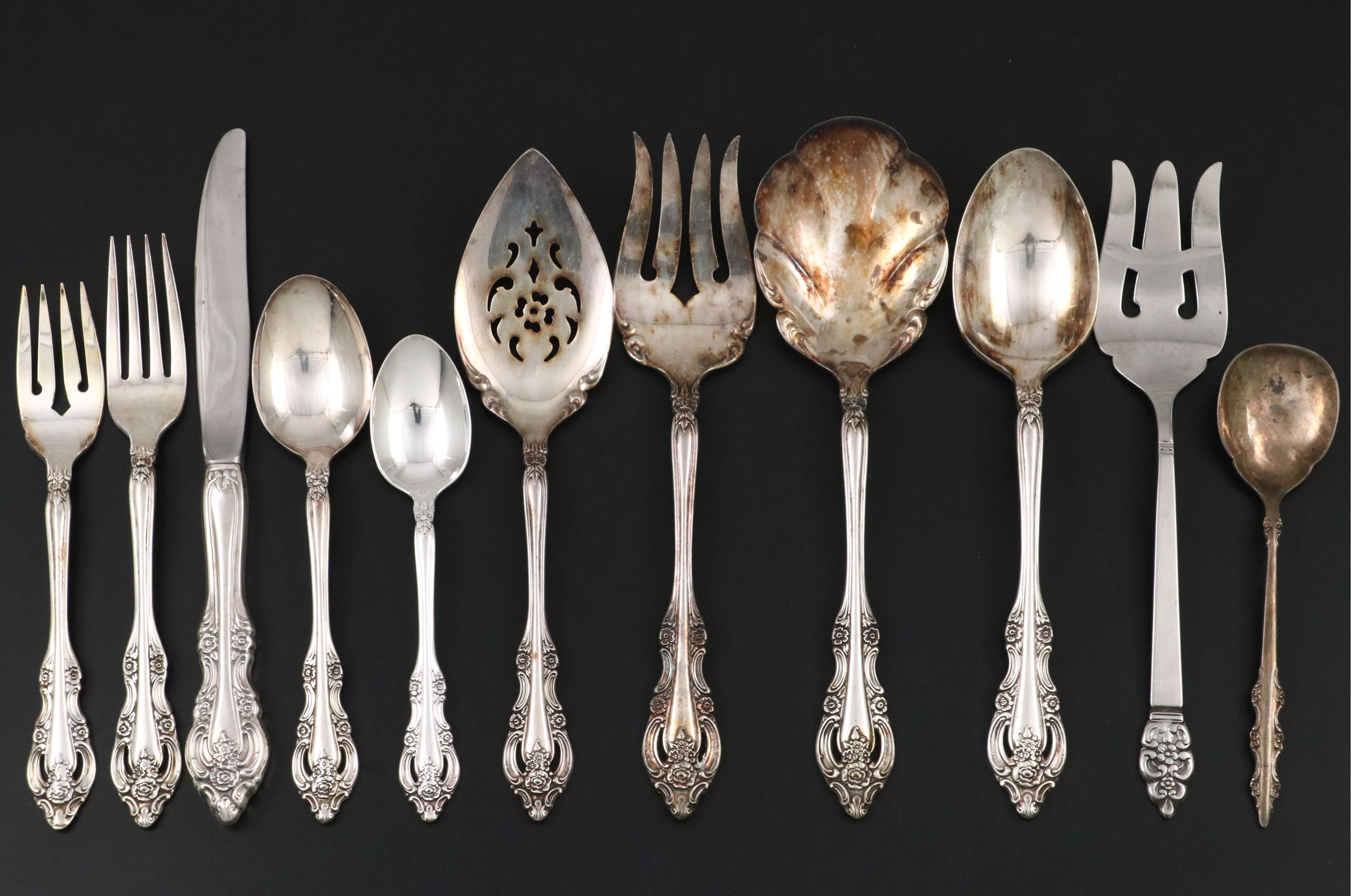 Oneida Community "Silver Artistry" Silver Plated Flatware Set in Wooden Box