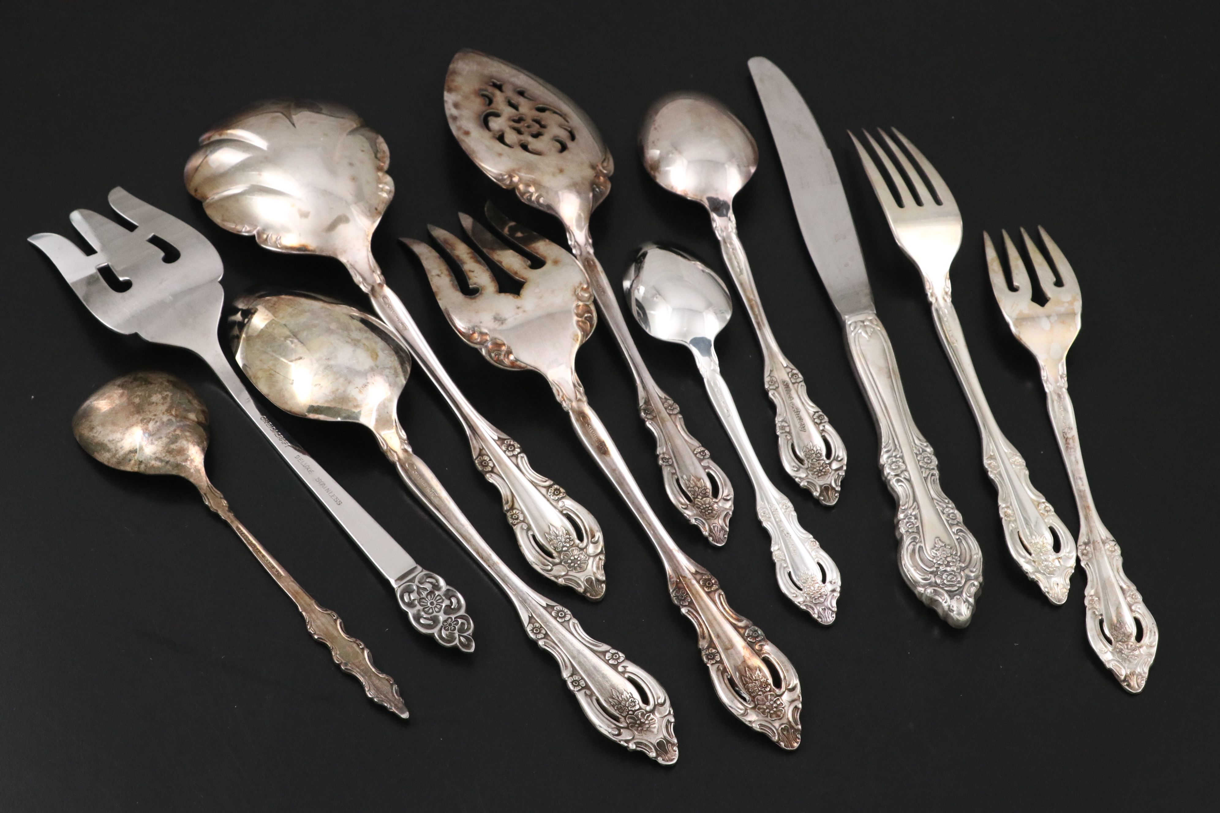 Oneida Community "Silver Artistry" Silver Plated Flatware Set in Wooden Box