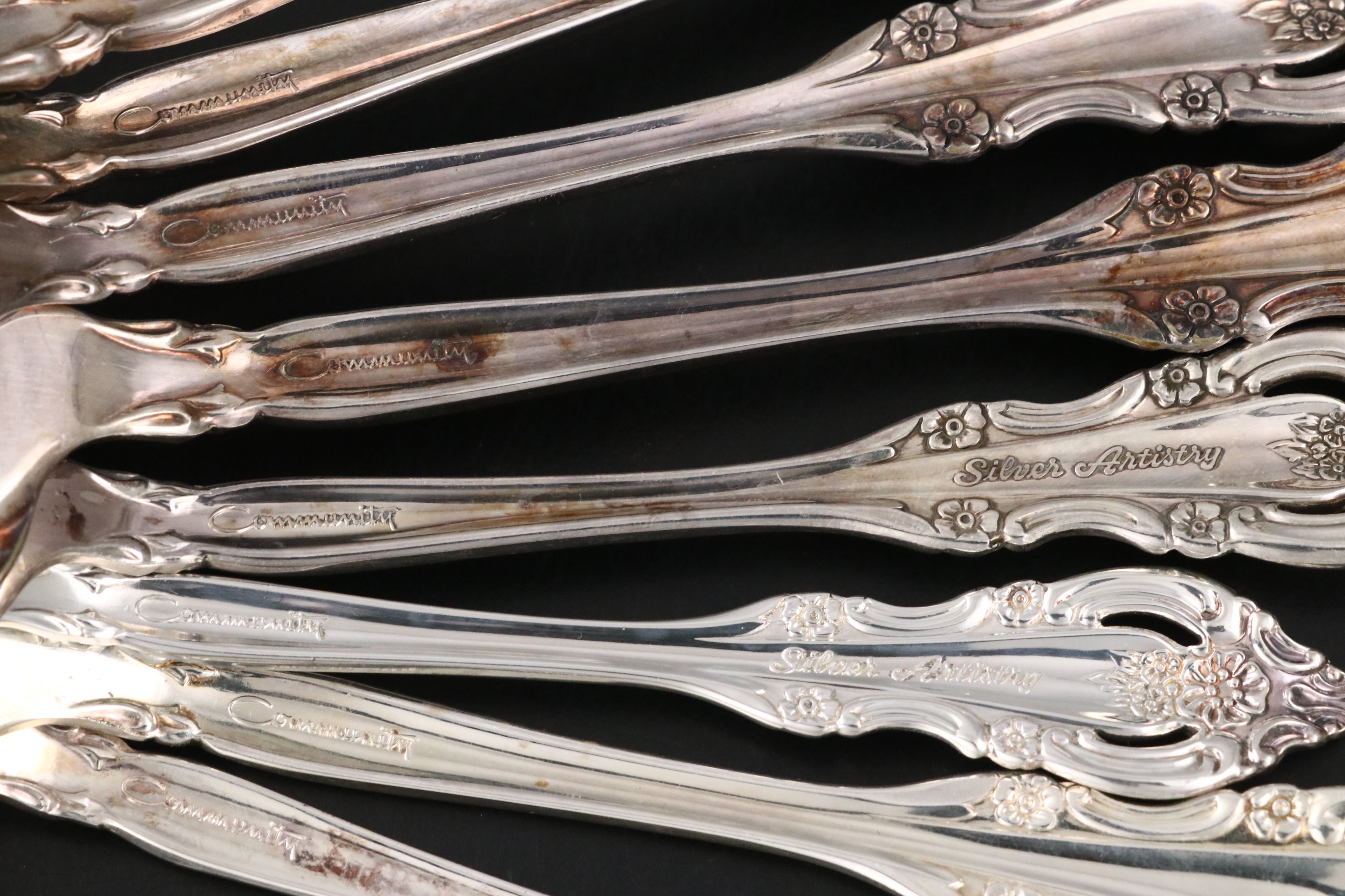 Oneida Community "Silver Artistry" Silver Plated Flatware Set in Wooden Box