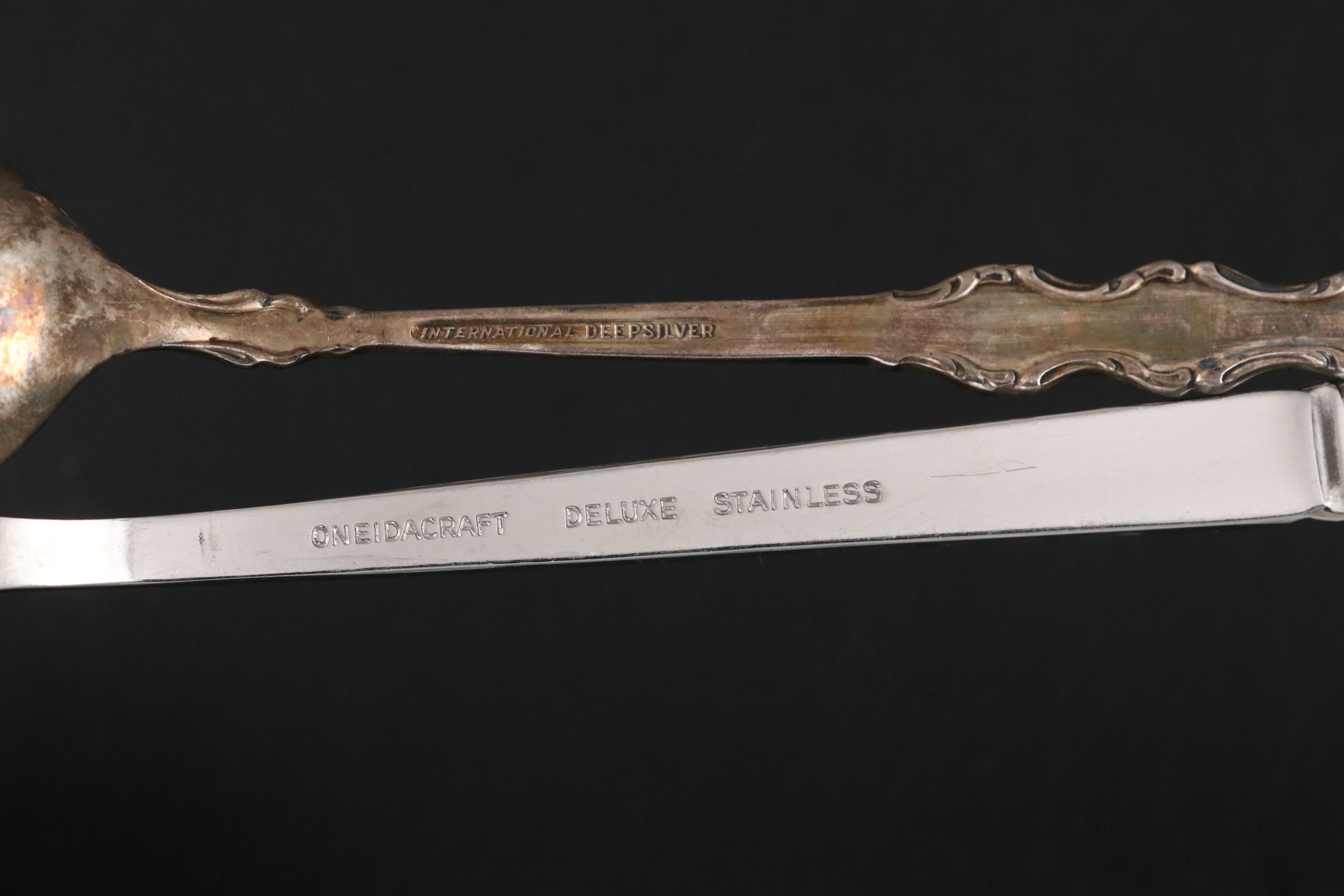 Oneida Community "Silver Artistry" Silver Plated Flatware Set in Wooden Box