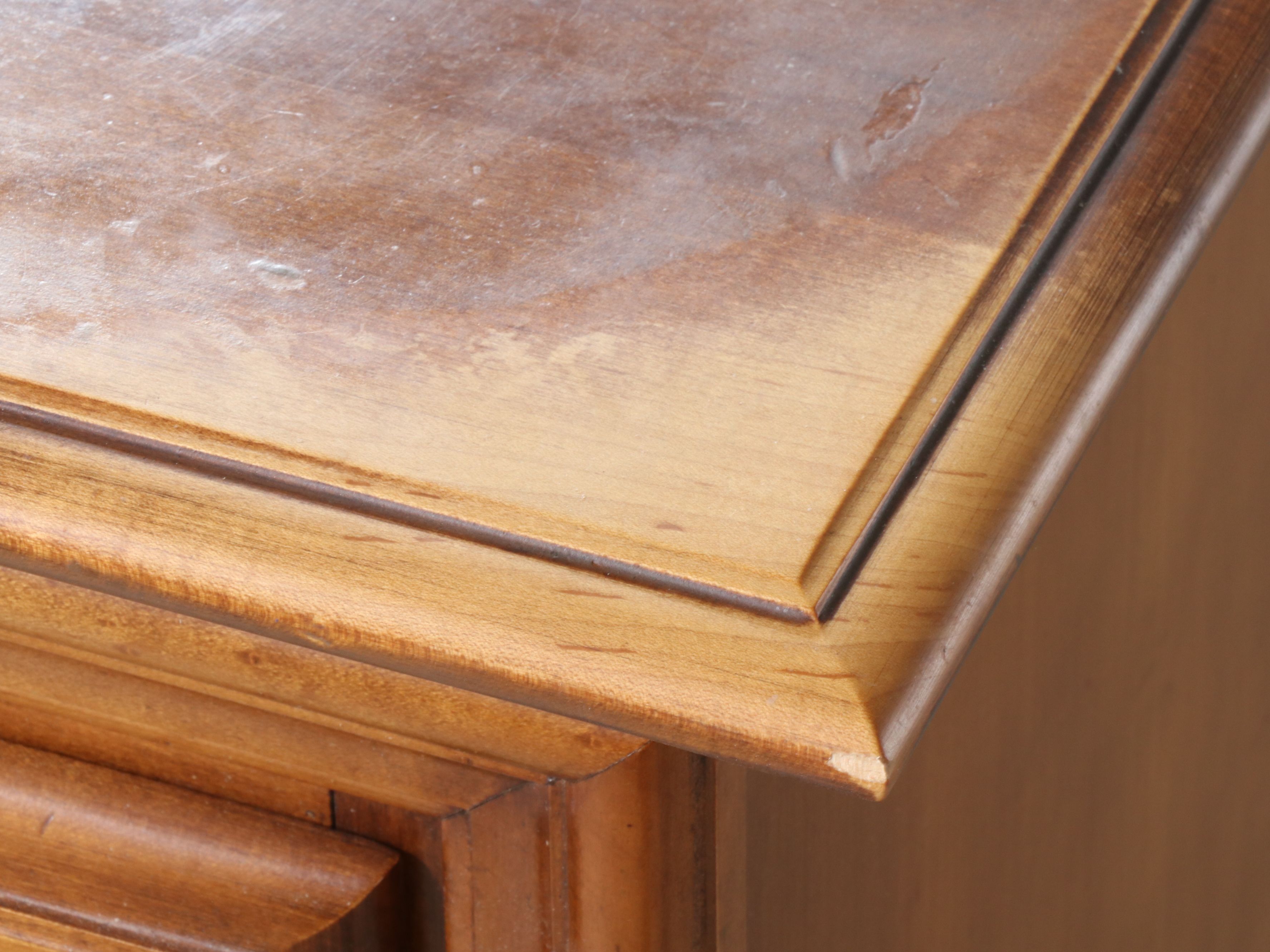 Sumter Cabinet Co. American Colonial Style Maple Dresser, Late 20th Century